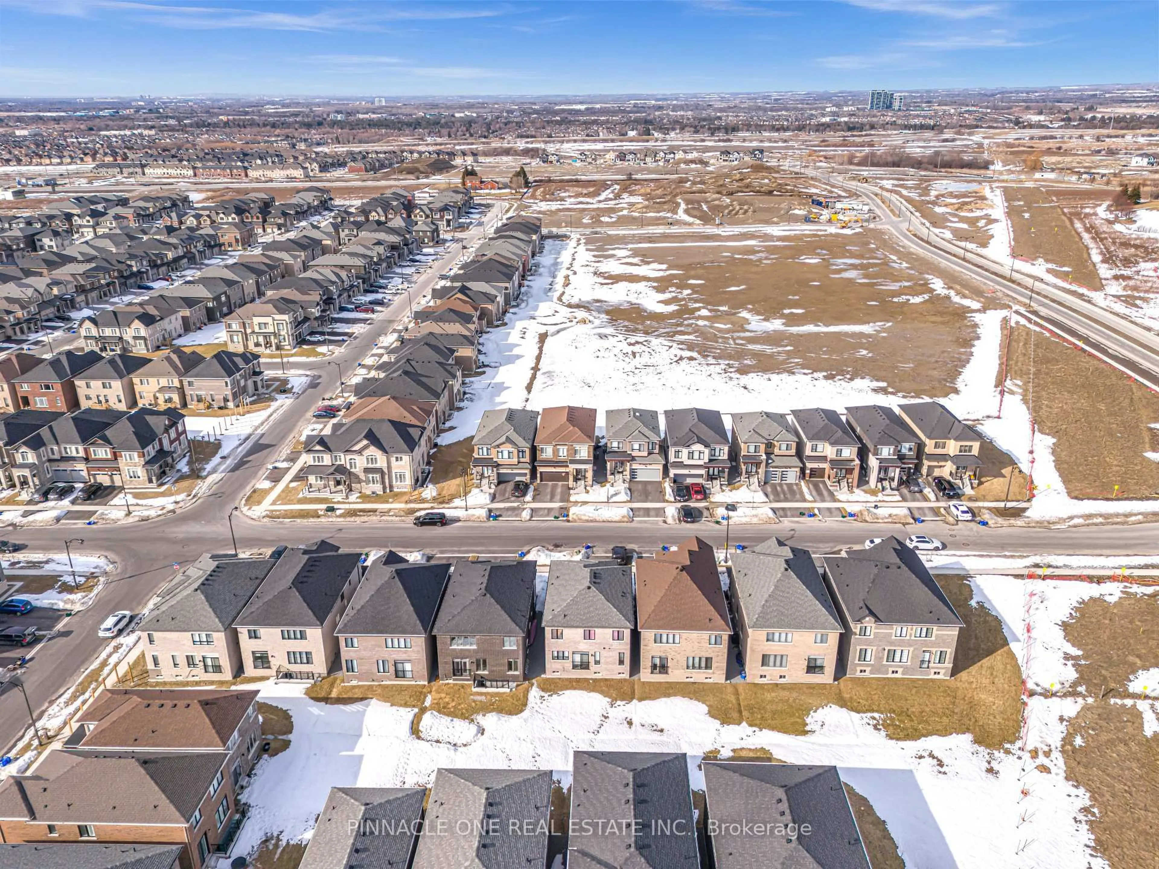 A pic from outside/outdoor area/front of a property/back of a property/a pic from drone, street for 2174 Coppermine St, Oshawa Ontario L1L 0T1