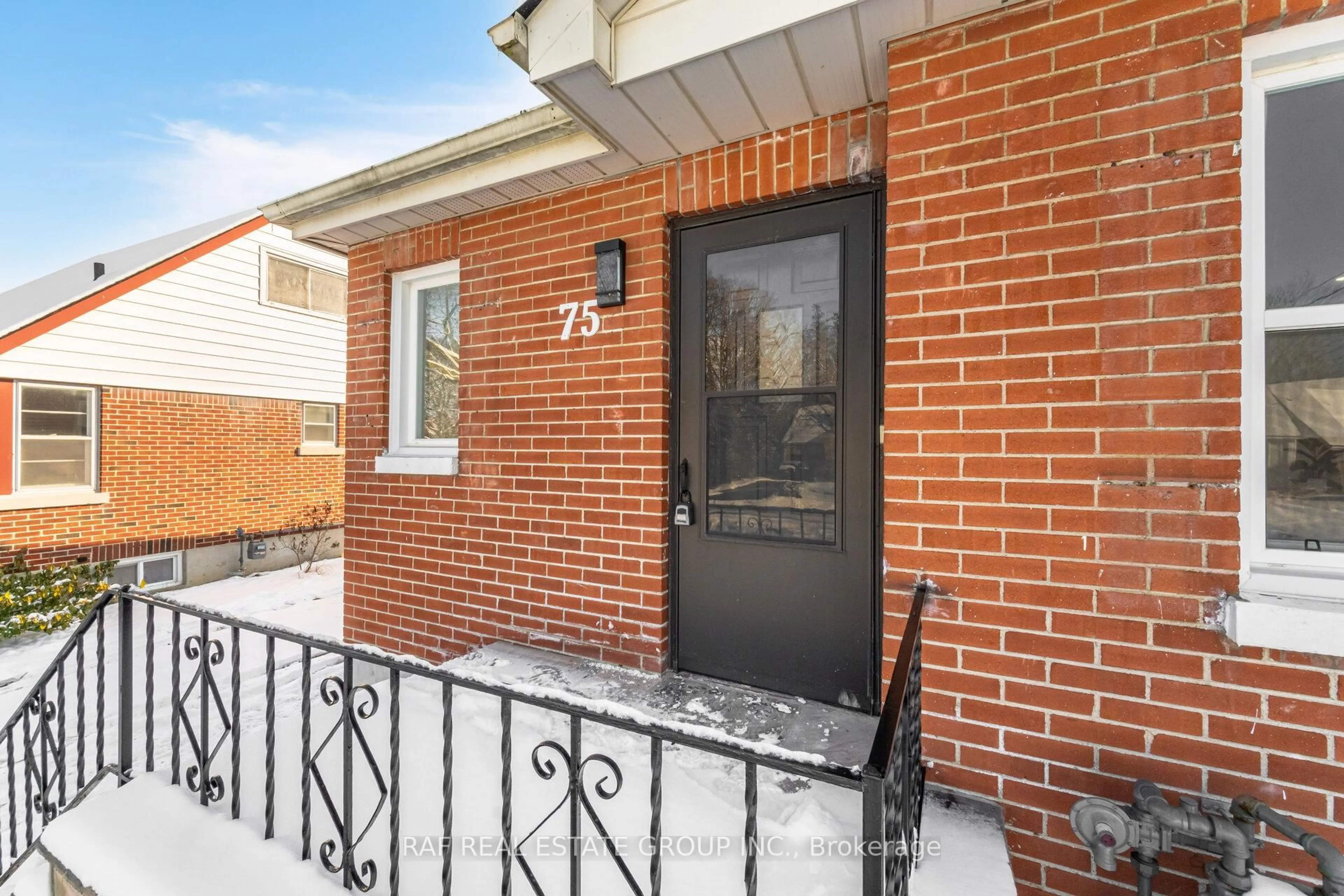 Home with brick exterior material, street for 75 Pontiac Ave, Oshawa Ontario L1G 3M1