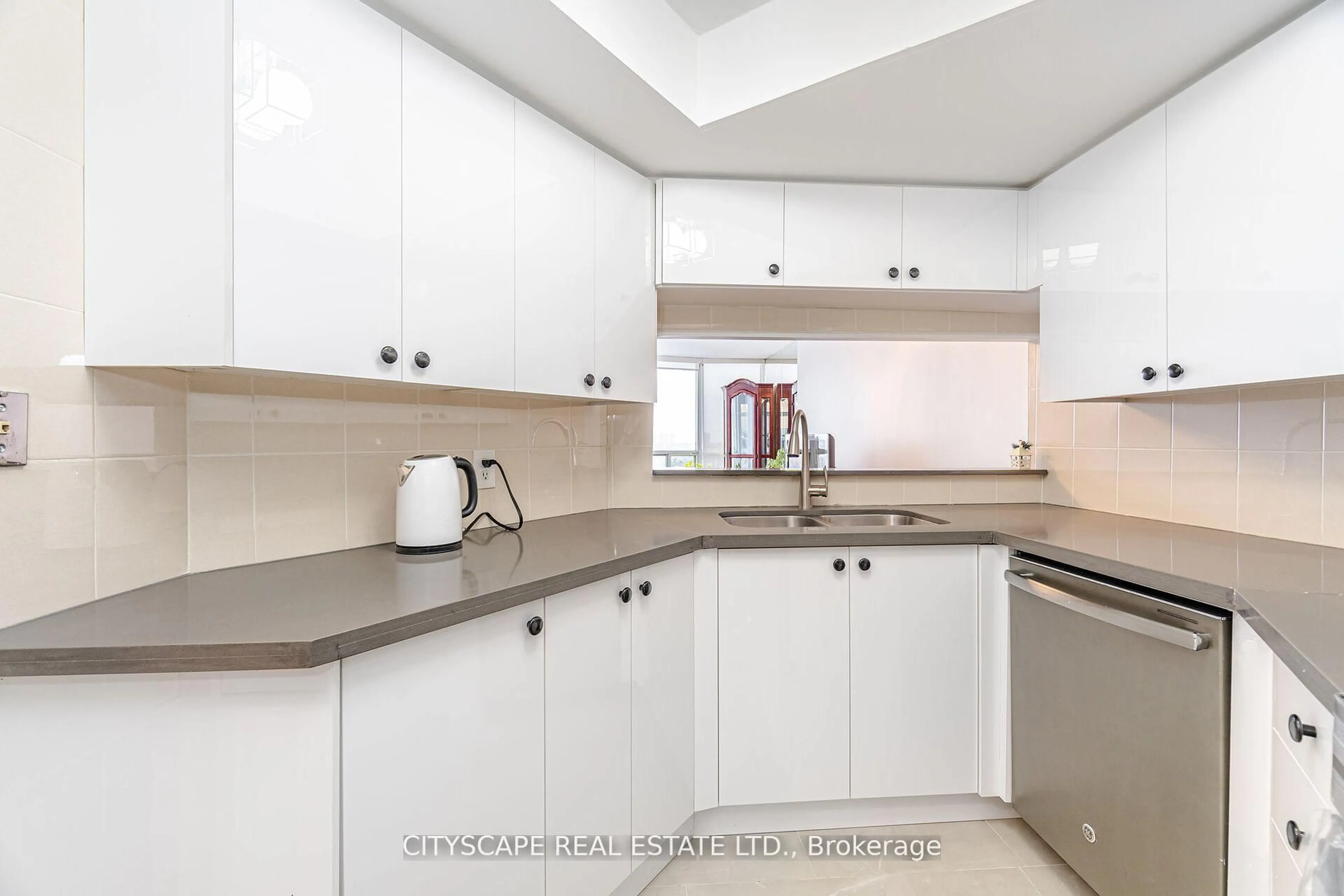 Standard kitchen, unknown for 2550 Lawrence Ave #1411, Toronto Ontario M1P 4Z3