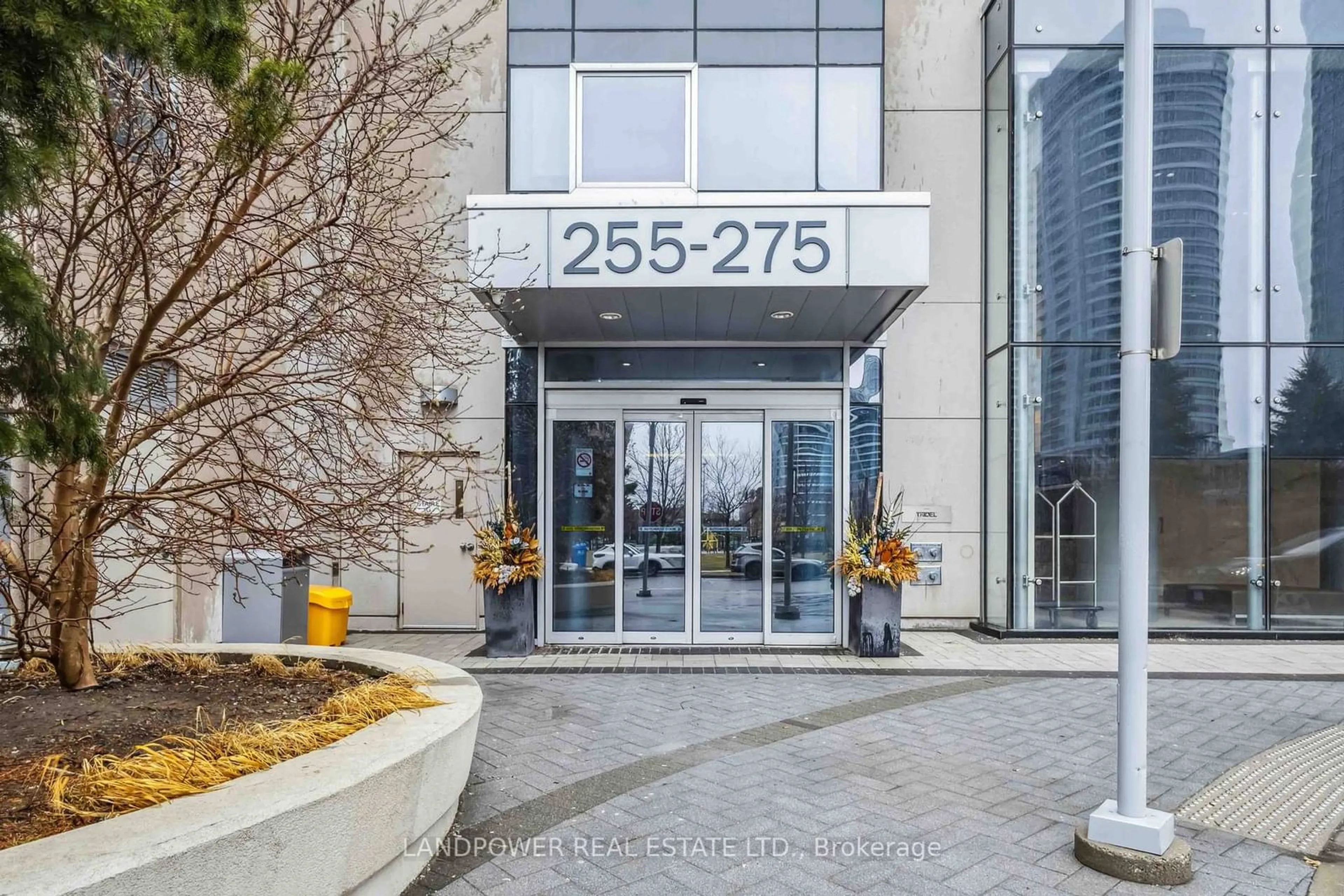 Indoor foyer for 275 Village Green Sq #2417, Toronto Ontario M1S 0L8