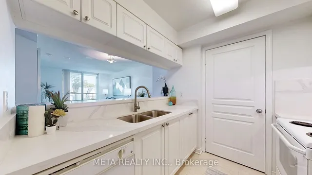 Additional property image - 1765 Queen St Unit 306