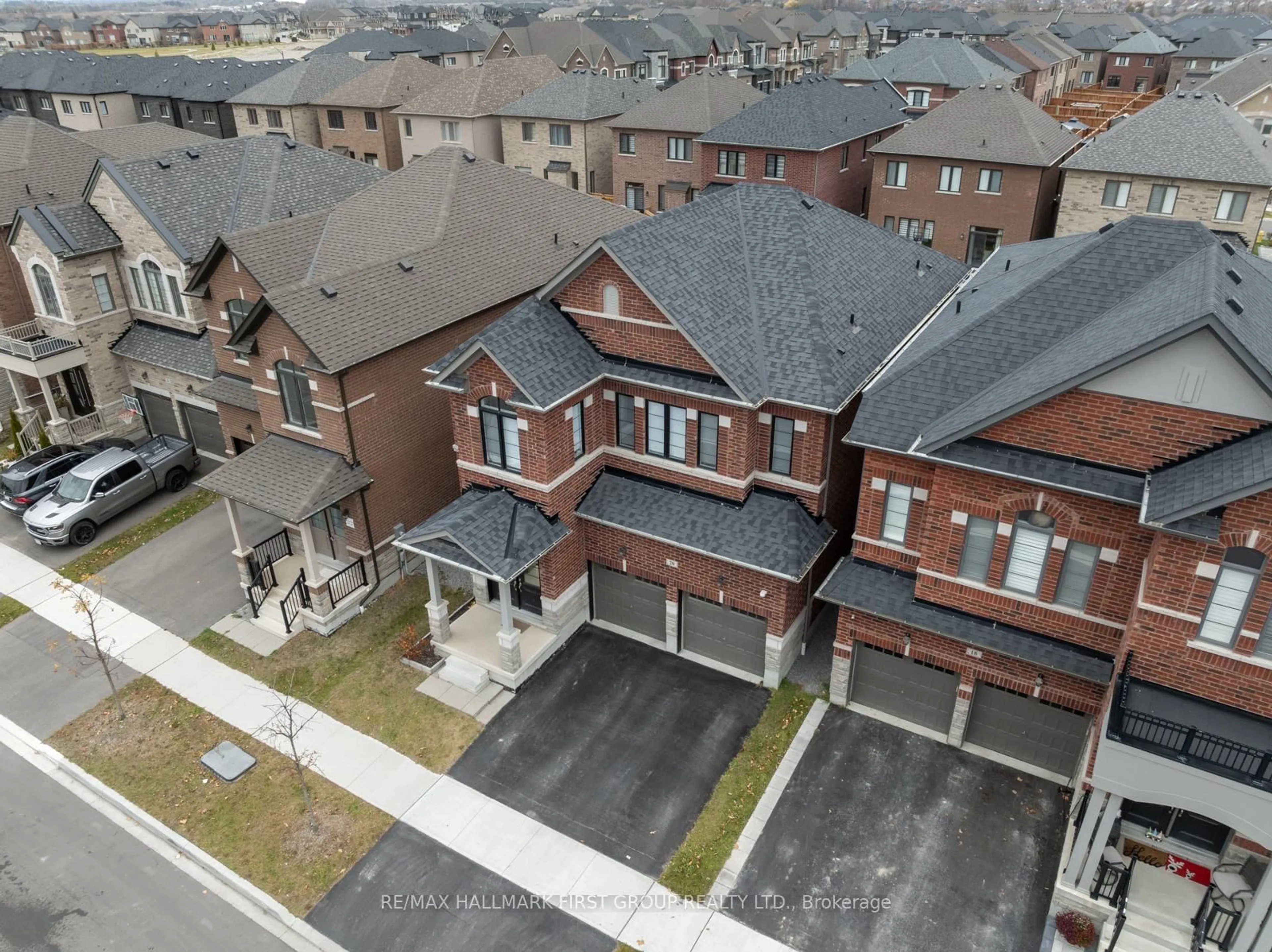 A pic from outside/outdoor area/front of a property/back of a property/a pic from drone, street for 20 Auckland Dr, Whitby Ontario L1P 0G6