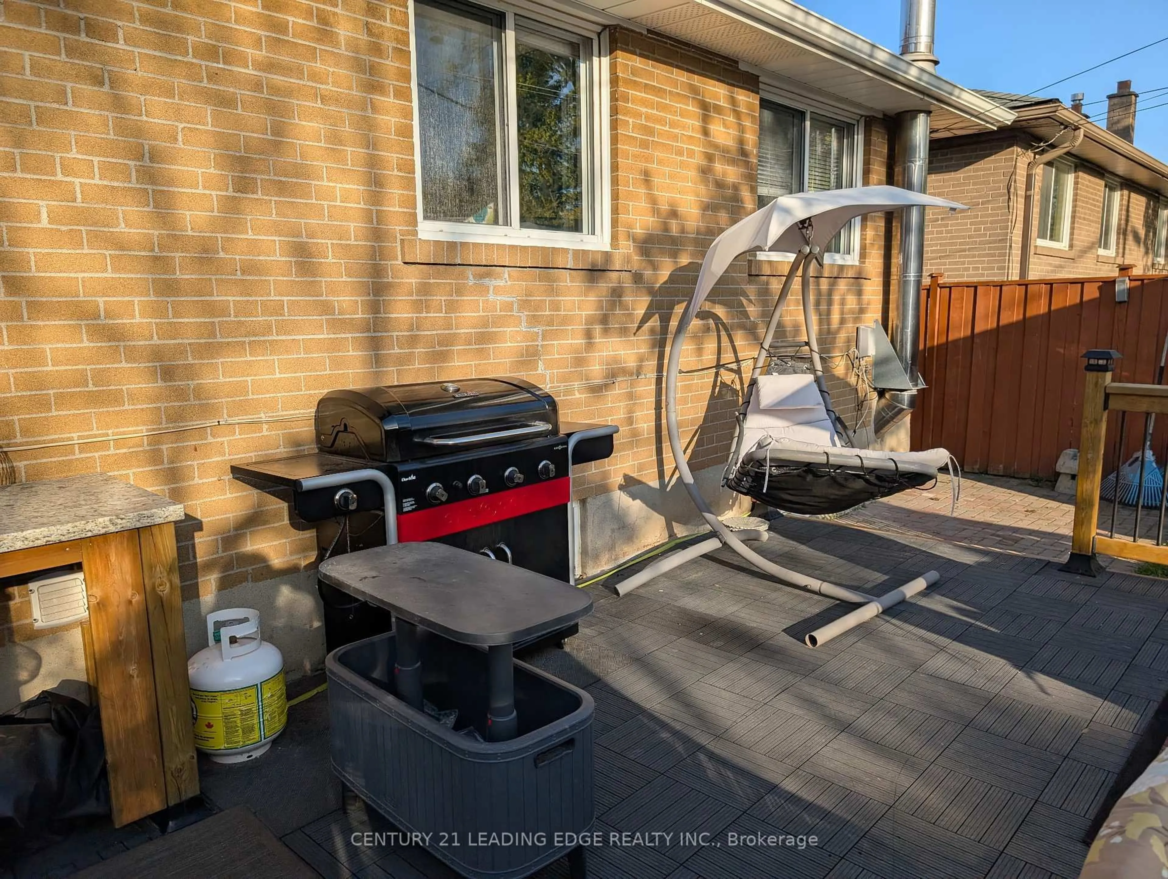 Patio, street for 516 SCARBOROUGH GOLFCLUB Rd, Toronto Ontario M1G 1H2