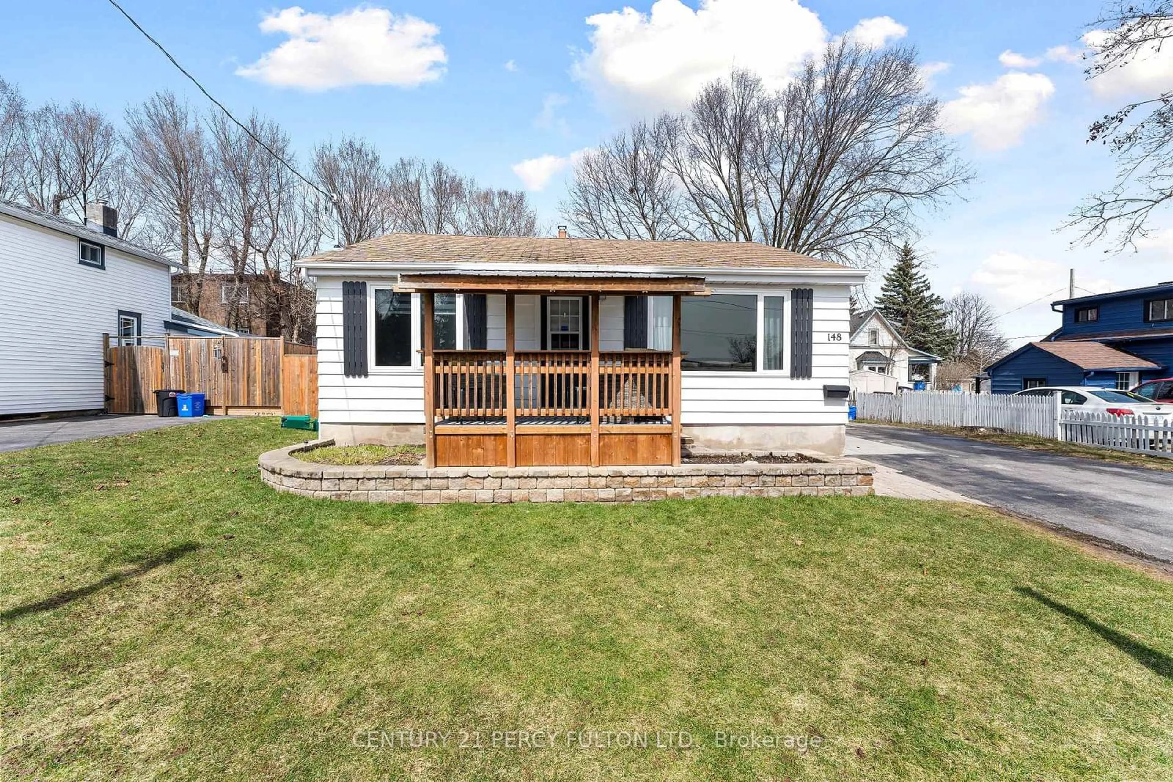 Home with vinyl exterior material, street for 148 Third St, Clarington Ontario L1C 2C8