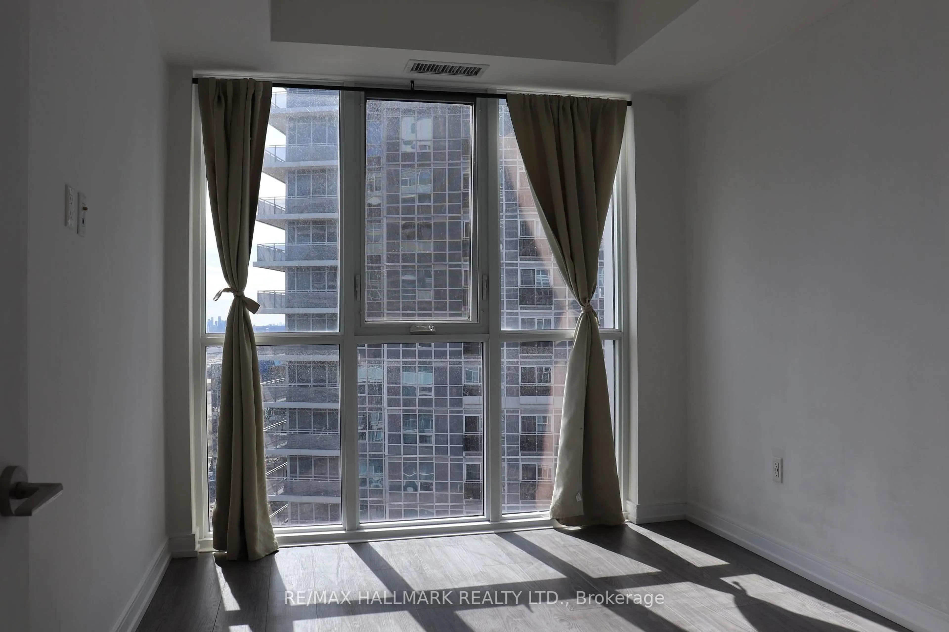 A pic of a room for 225 village Green Sq #2604, Toronto Ontario M1S 0N4