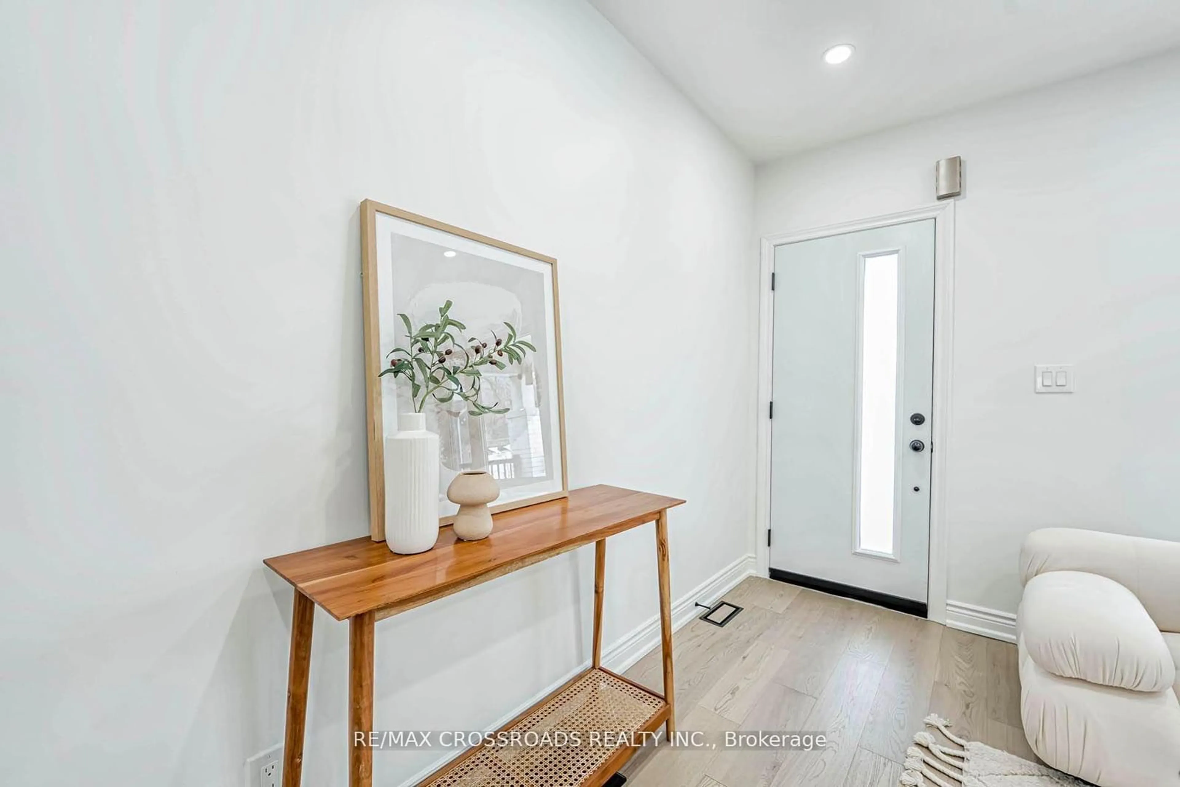 Indoor entryway for 548 Glebeholme Blvd, Toronto Ontario M4C 1V4