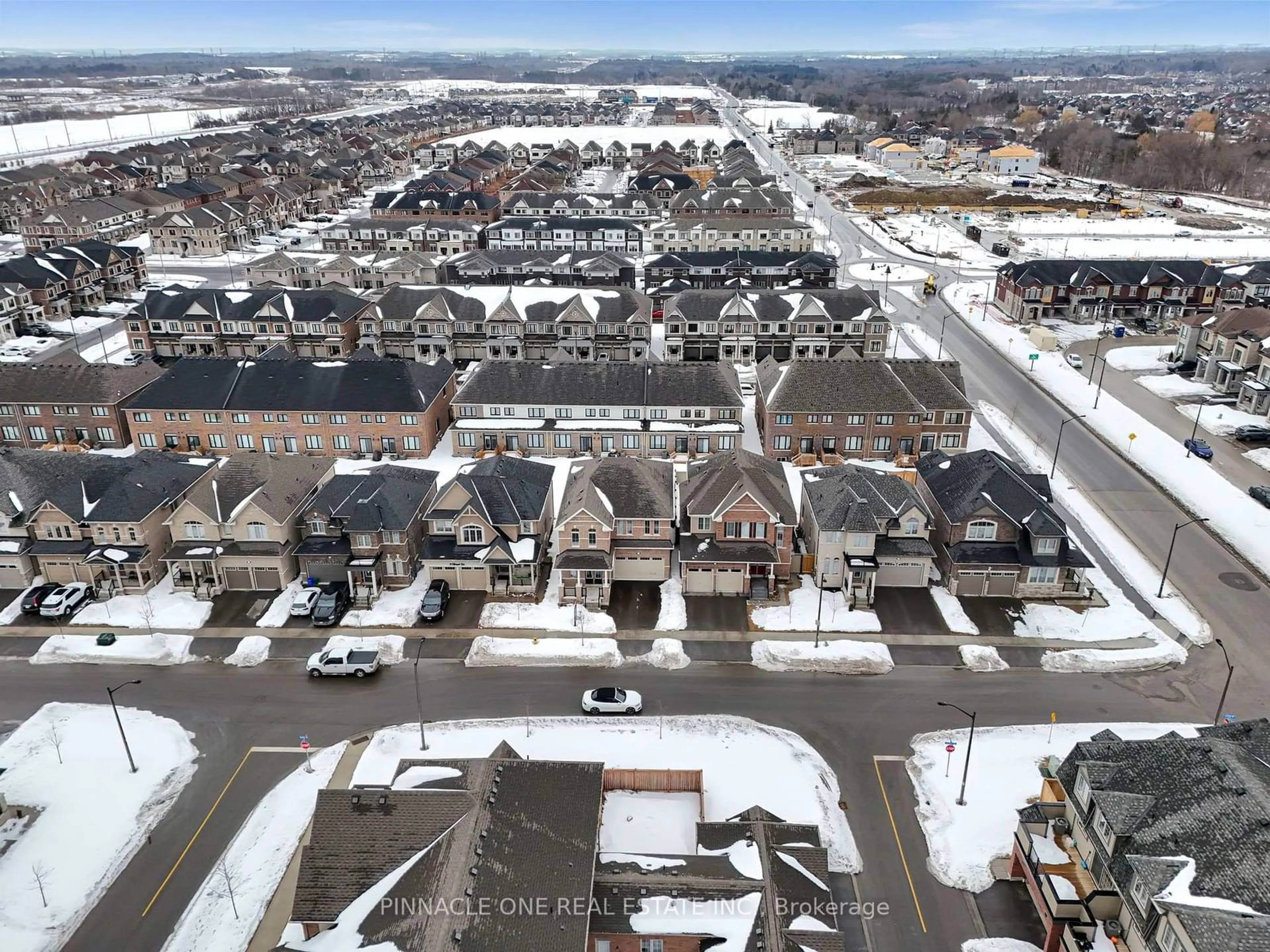 A pic from outside/outdoor area/front of a property/back of a property/a pic from drone, street for 7 OLERUD Dr, Whitby Ontario L1P 0J1