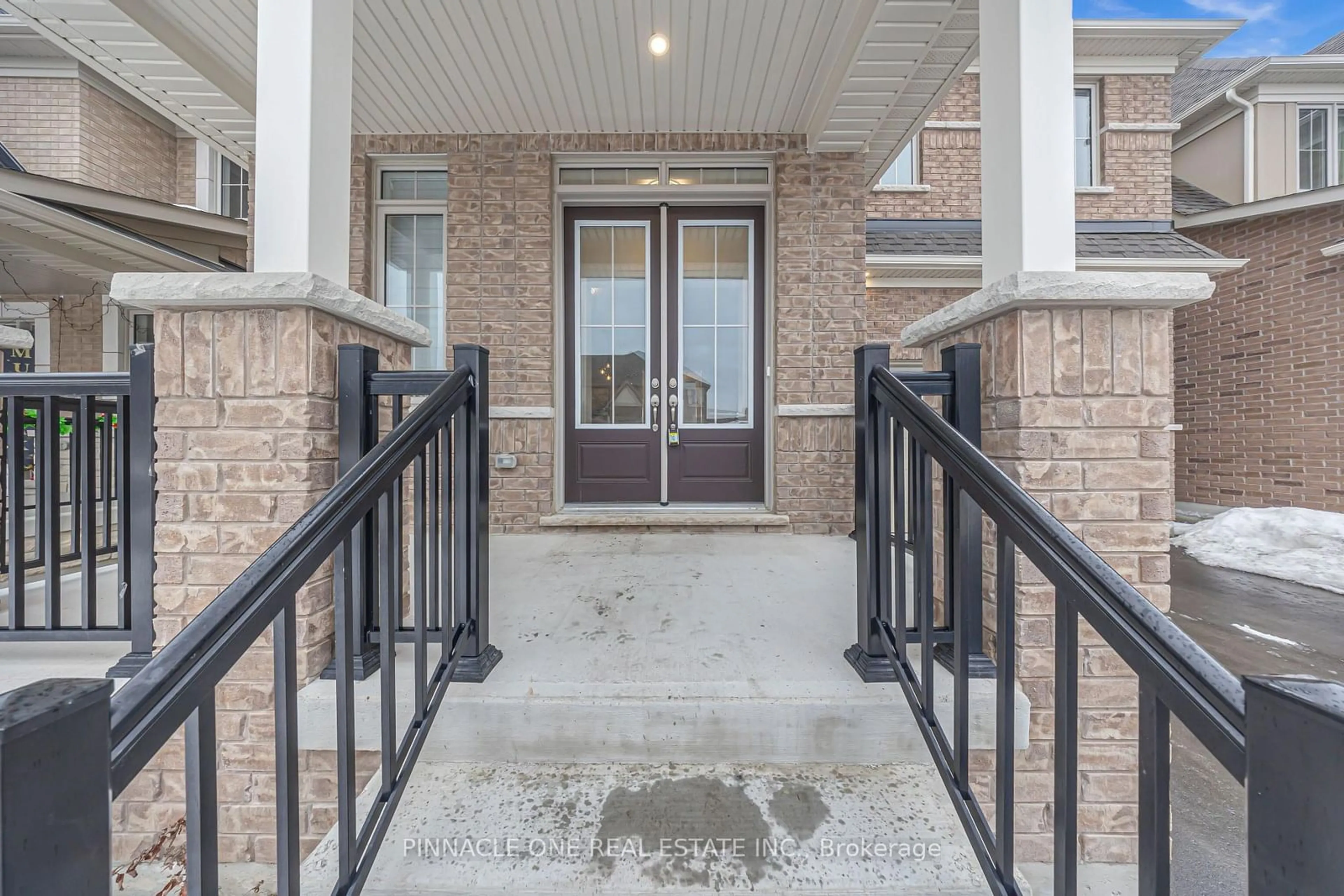 Indoor entryway for 7 OLERUD Dr, Whitby Ontario L1P 0J1
