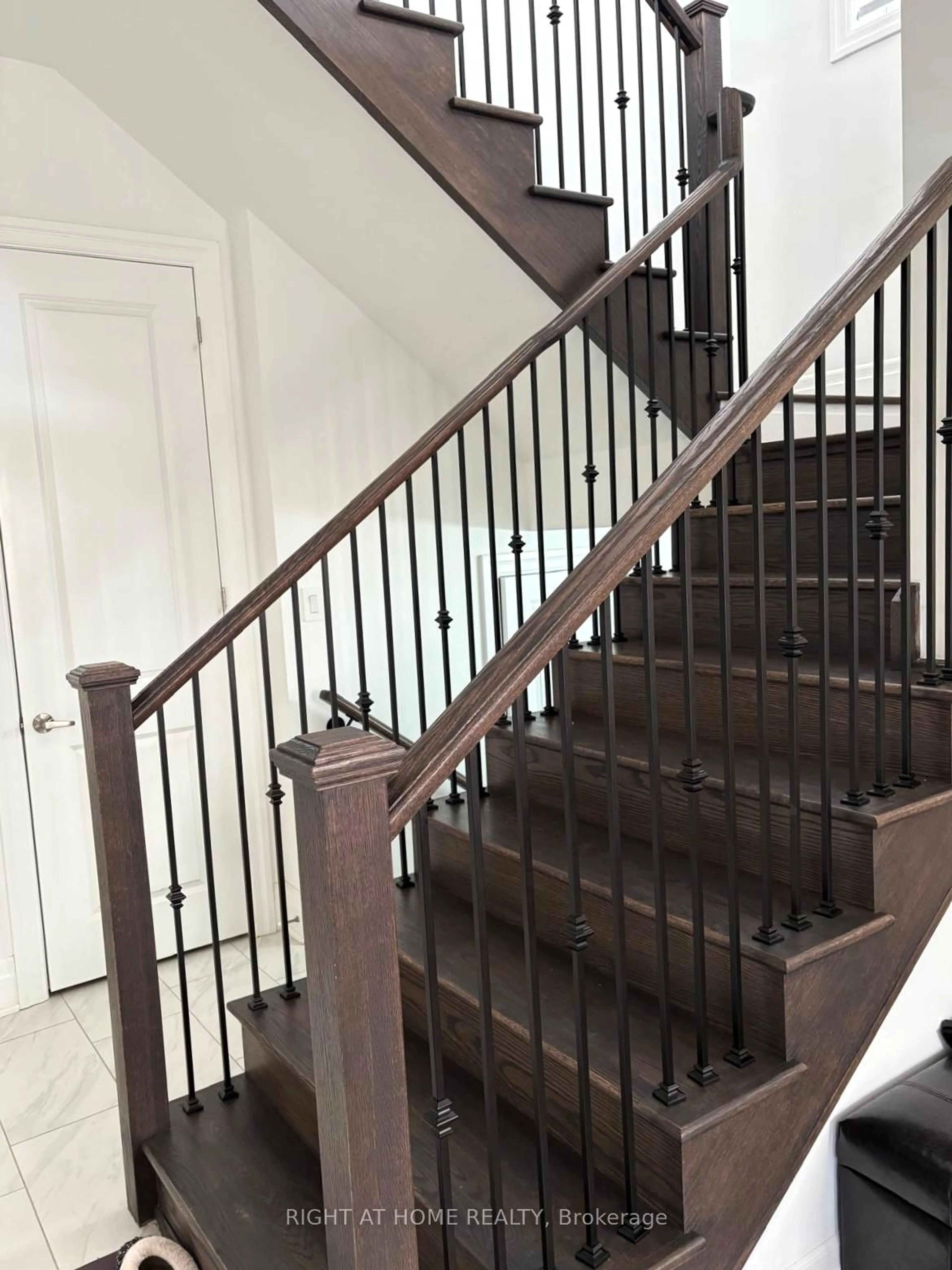 Stairs for 2965 Heartwood Lane, Pickering Ontario L1X 0P1