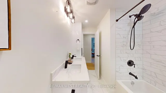 Additional property image - 2 Clanwilliam Crt