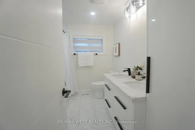Additional property image - 2 Clanwilliam Crt