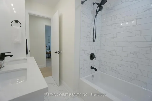 Additional property image - 2 Clanwilliam Crt