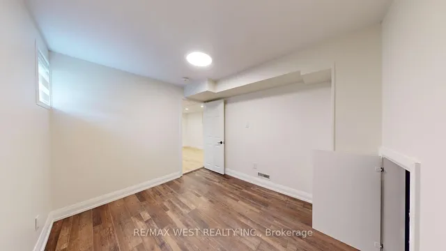 Additional property image - 2 Clanwilliam Crt