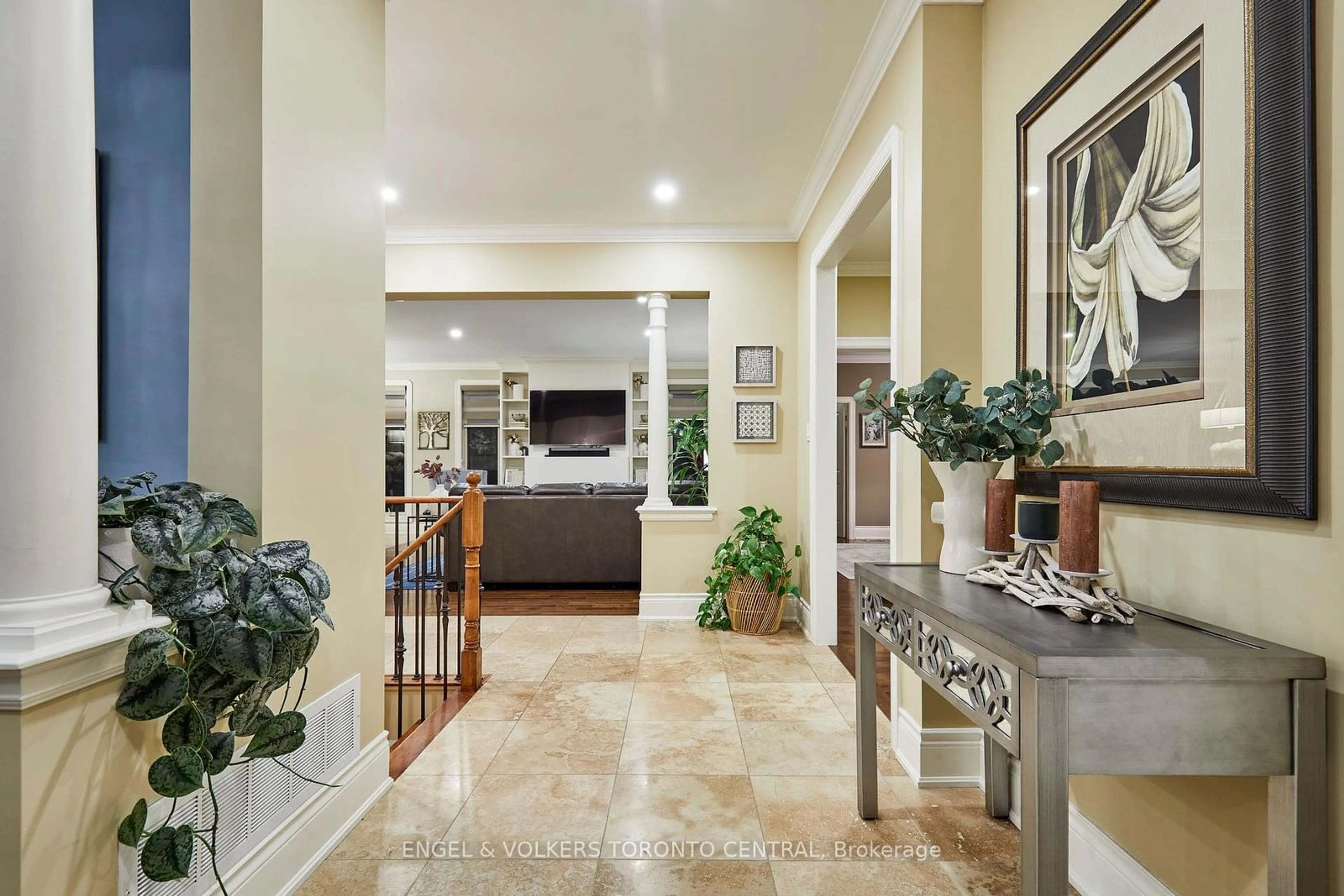 Indoor foyer for 66 Varcoe Rd, Clarington Ontario L1E 1S4