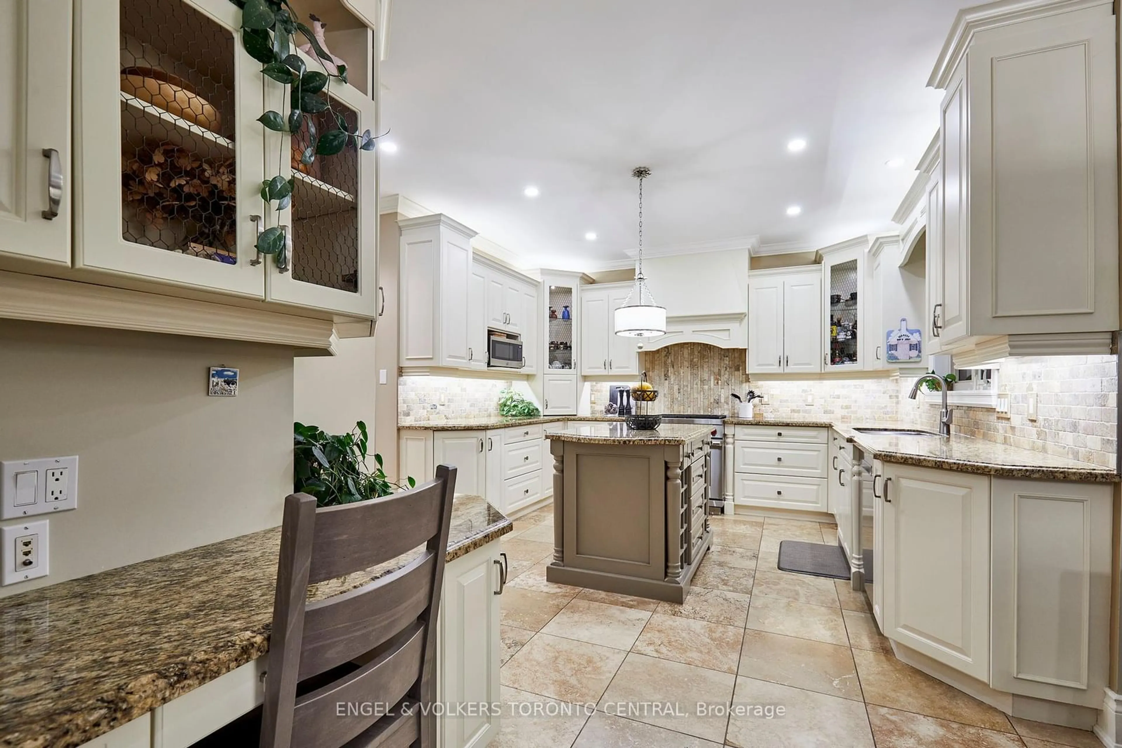 Contemporary kitchen, ceramic/tile floor for 66 Varcoe Rd, Clarington Ontario L1E 1S4
