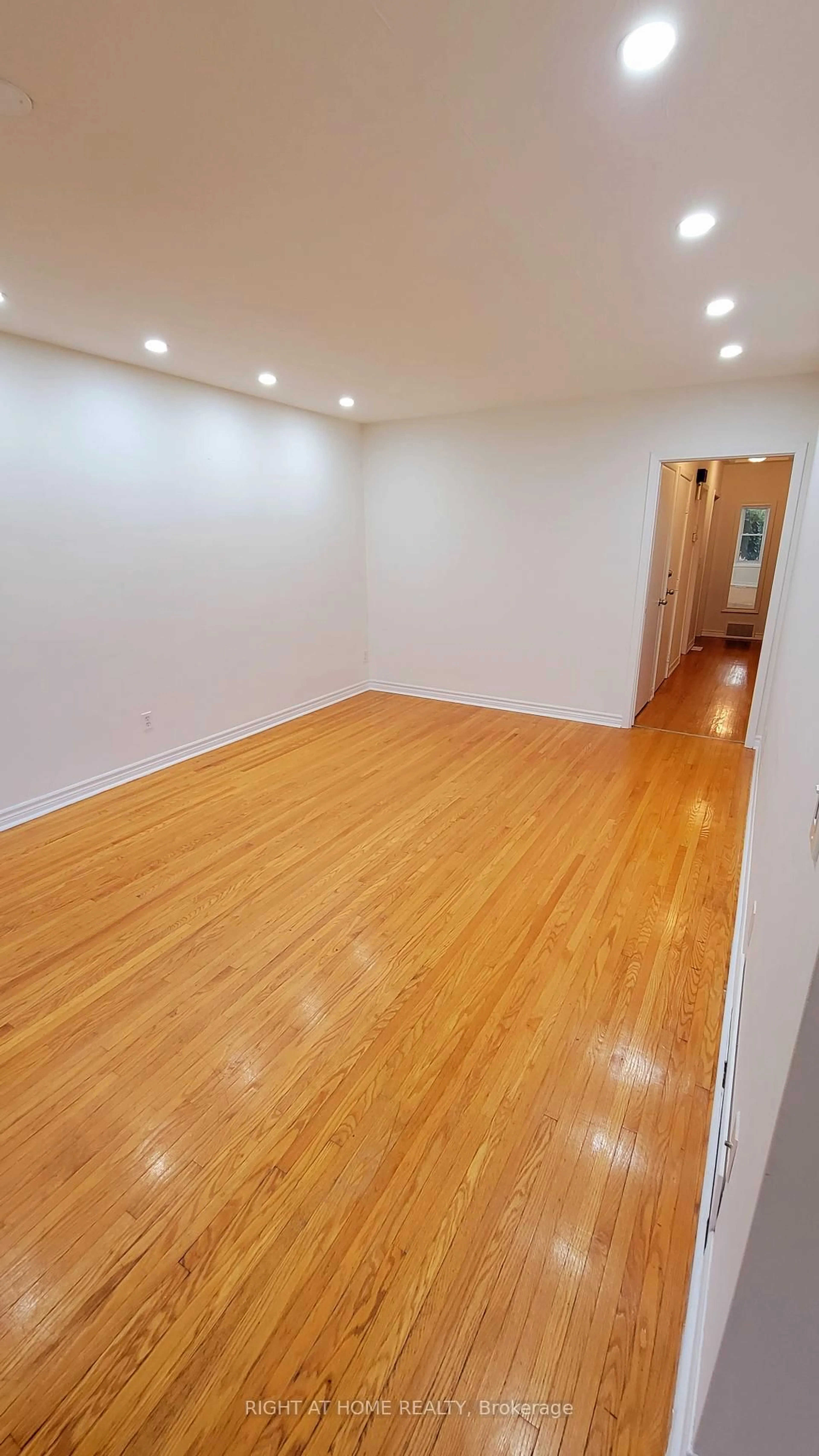 A pic of a room for 320 Central Park Blvd. N Blvd, Oshawa Ontario L1G 5Z6