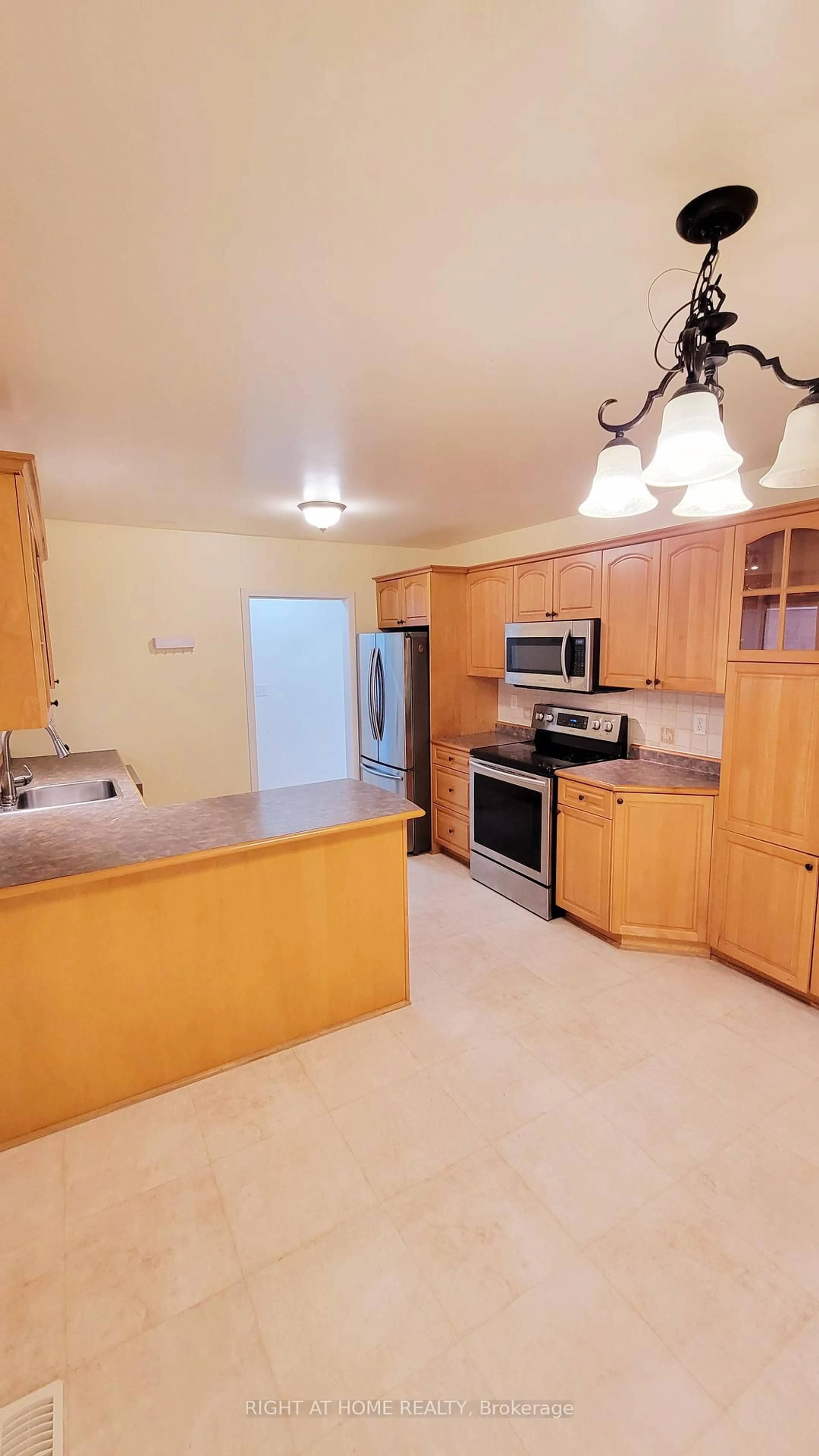 Standard kitchen, ceramic/tile floor for 320 Central Park Blvd. N Blvd, Oshawa Ontario L1G 5Z6