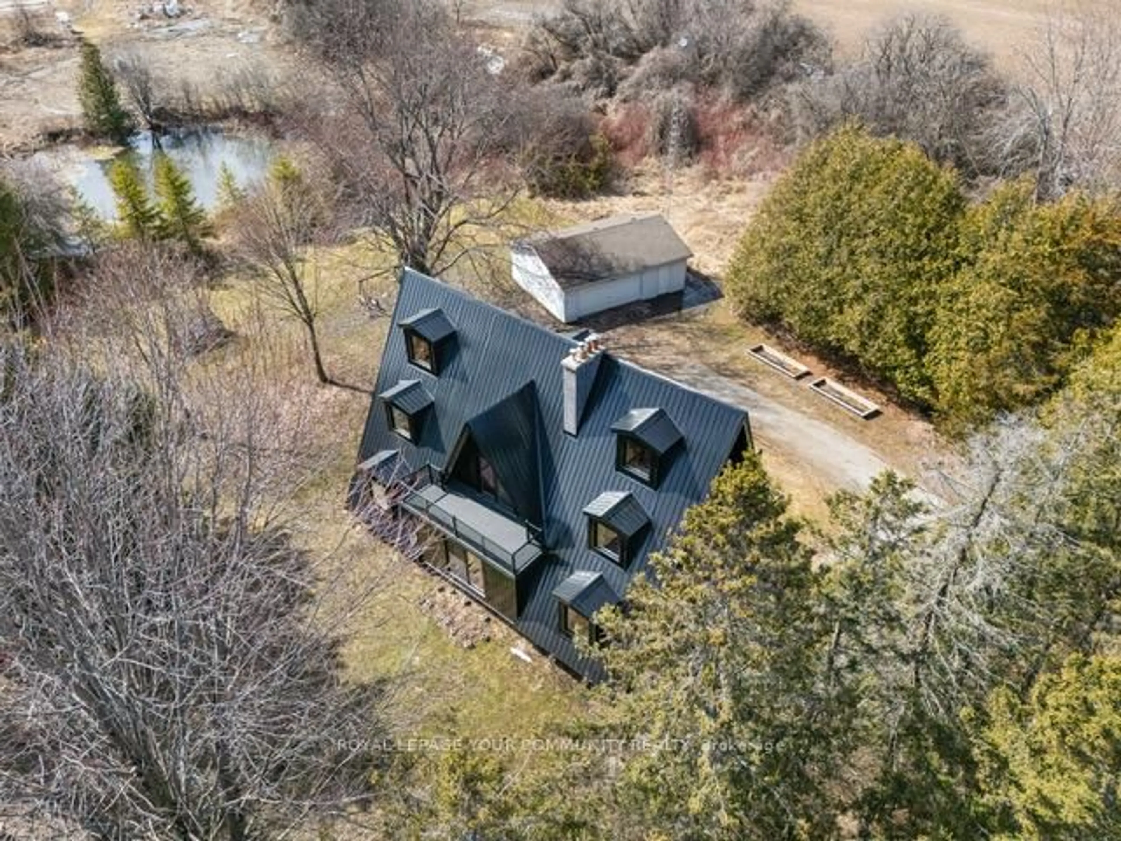 A pic from outside/outdoor area/front of a property/back of a property/a pic from drone, building for 4890 Lake Ridge Rd, Pickering Ontario L0B 1A0