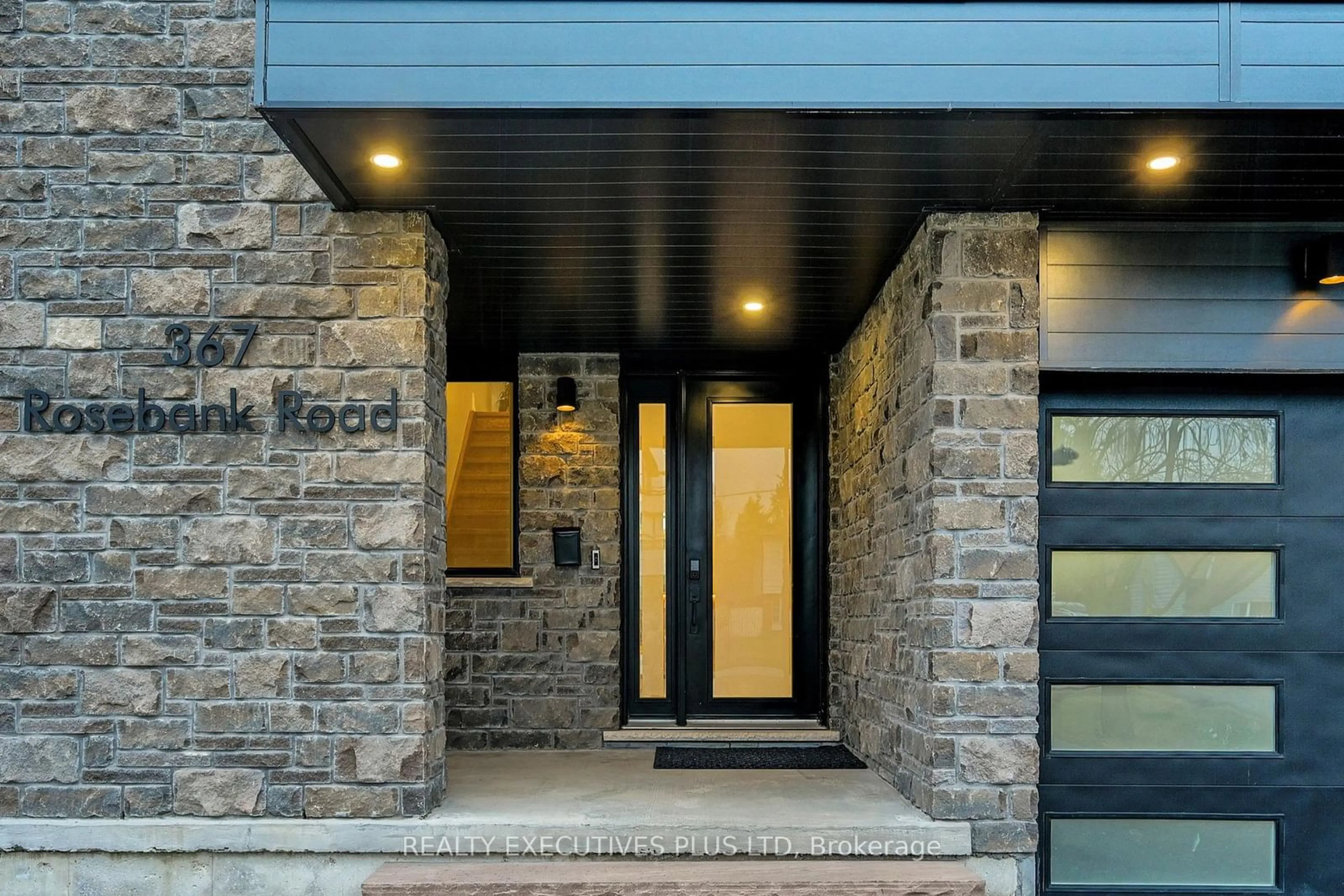 Indoor foyer for 367 Rosebank Rd, Pickering Ontario L1W 2N3