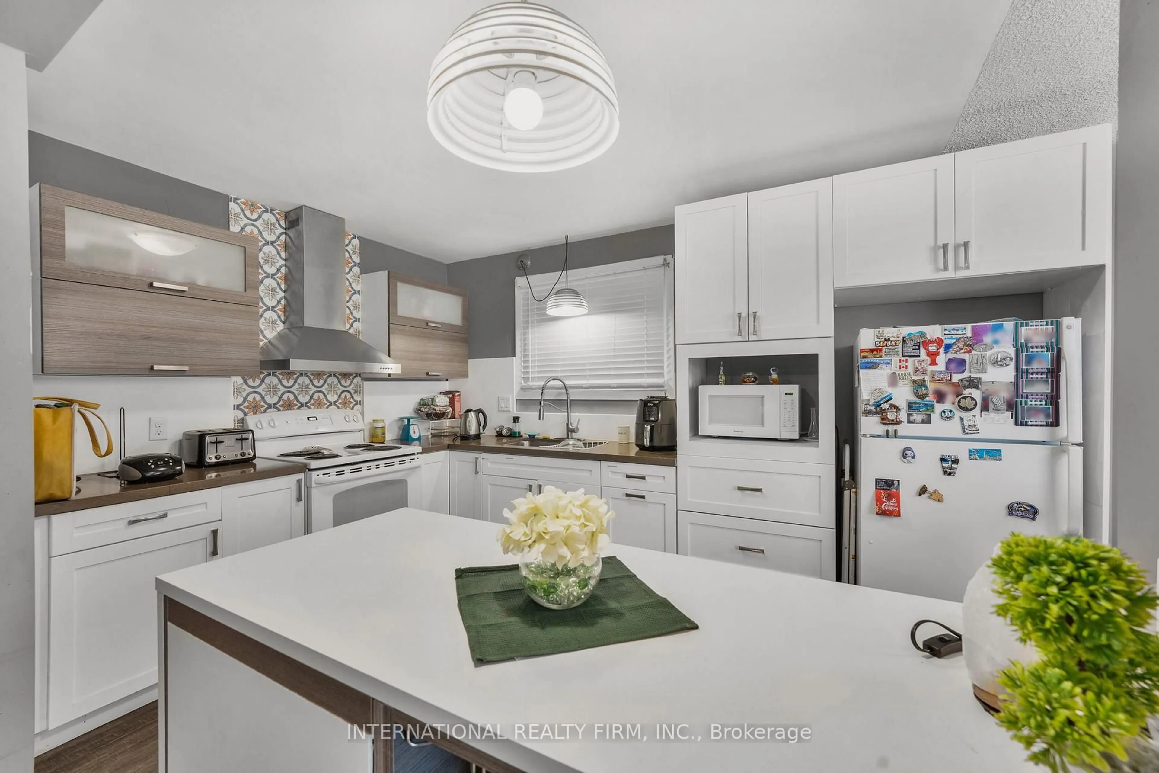 Contemporary kitchen, ceramic/tile floor for 260 Harmony Rd, Oshawa Ontario L1G 6L5