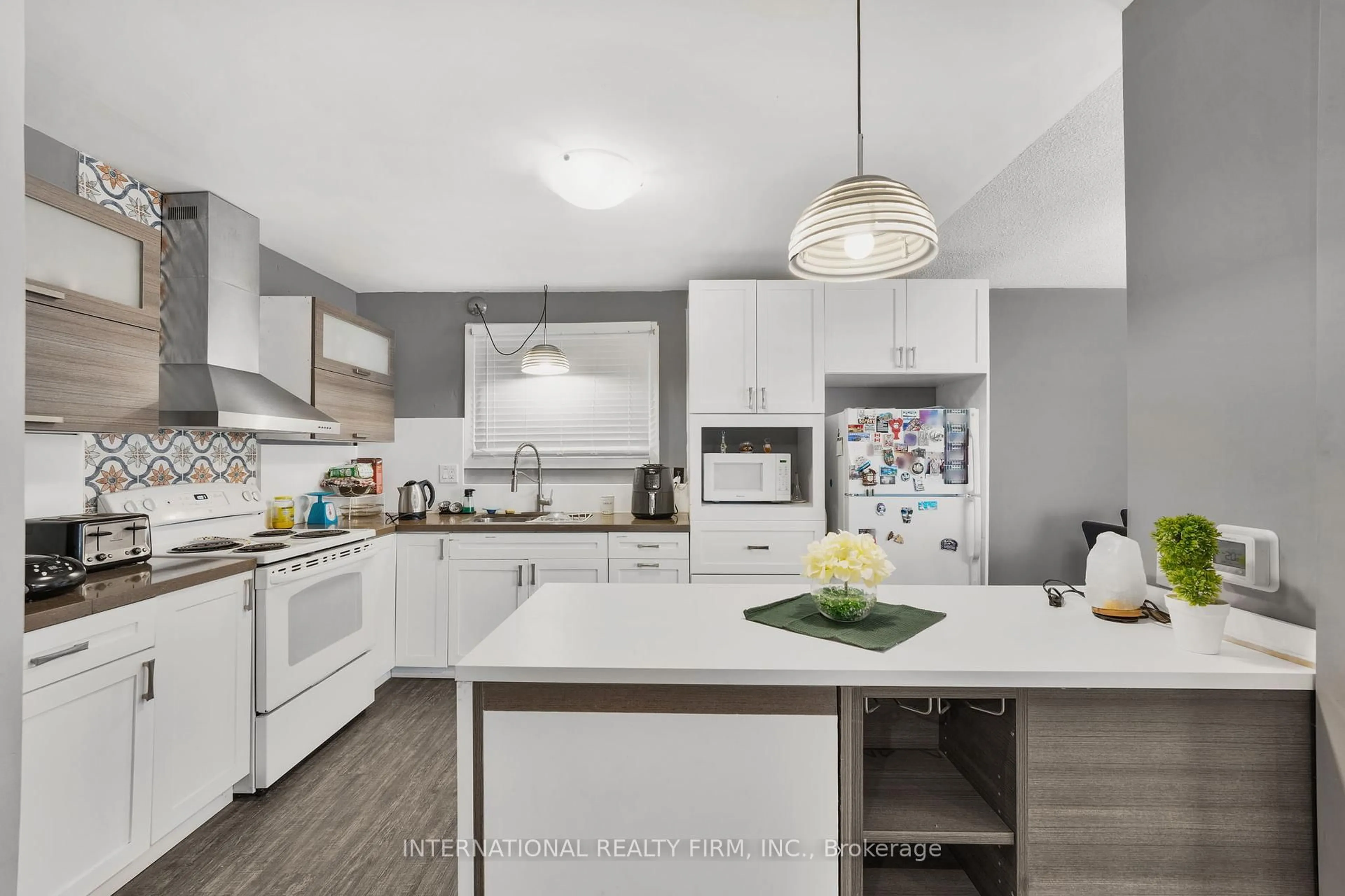 Open concept kitchen, unknown for 260 Harmony Rd, Oshawa Ontario L1G 6L5