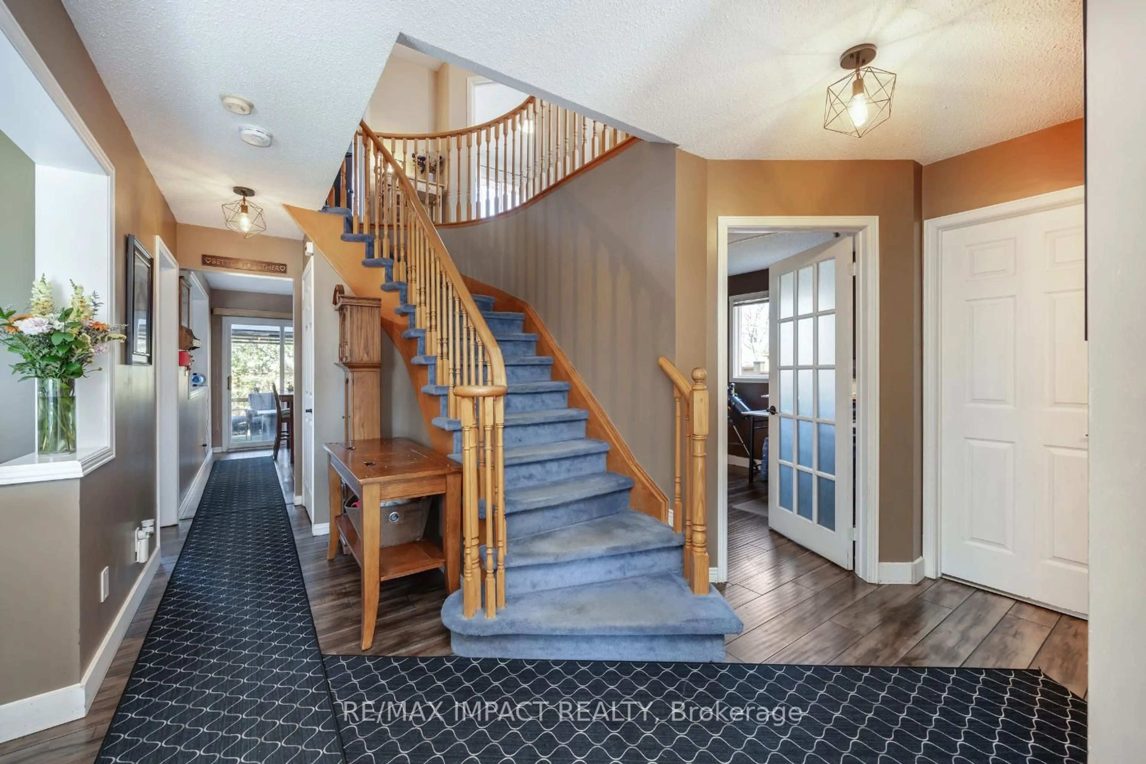 Indoor foyer for 319 Sandringham Dr, Clarington Ontario L1E 3A7