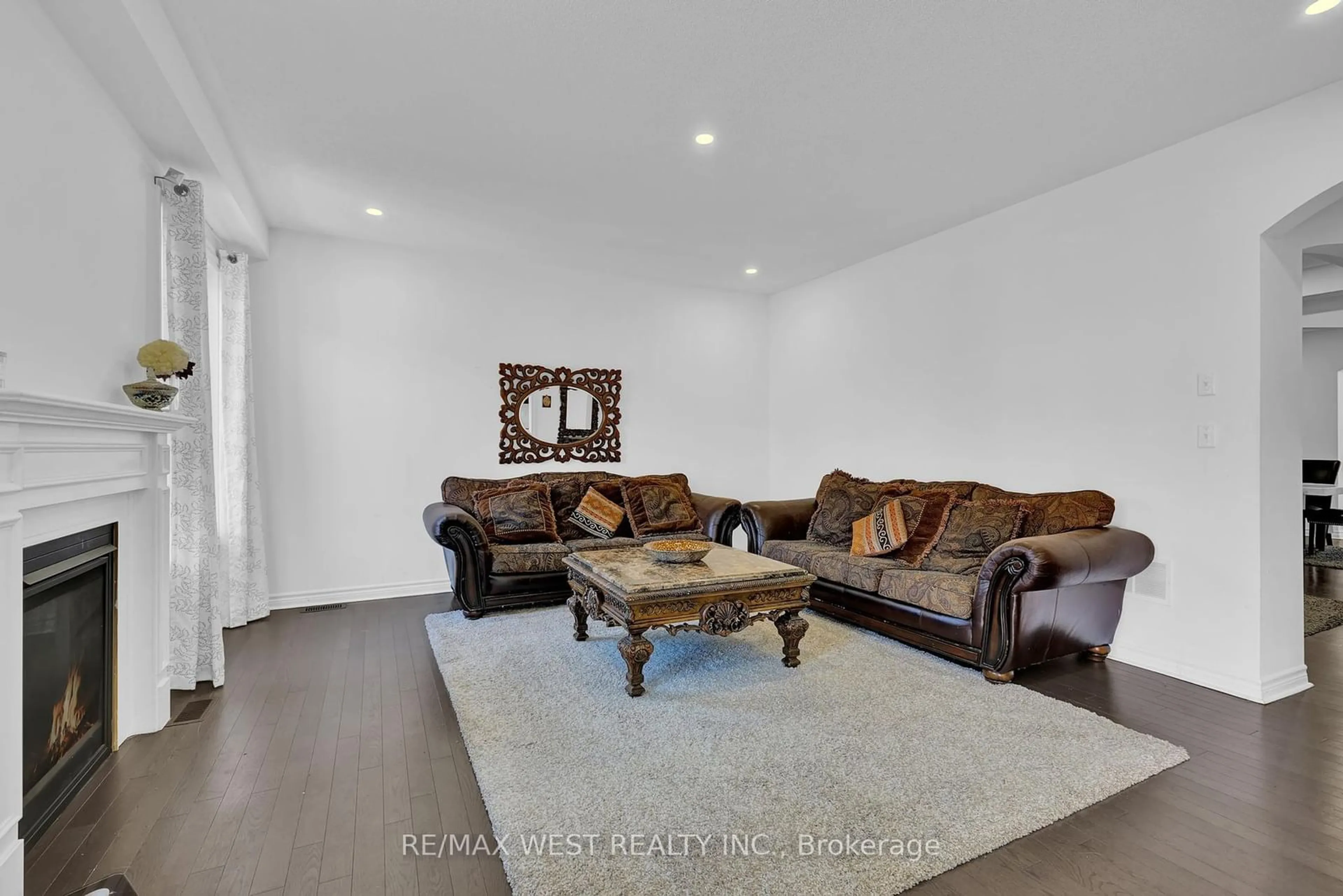 Living room with furniture, unknown for 992 Wrenwood Dr, Oshawa Ontario L1K 0V8