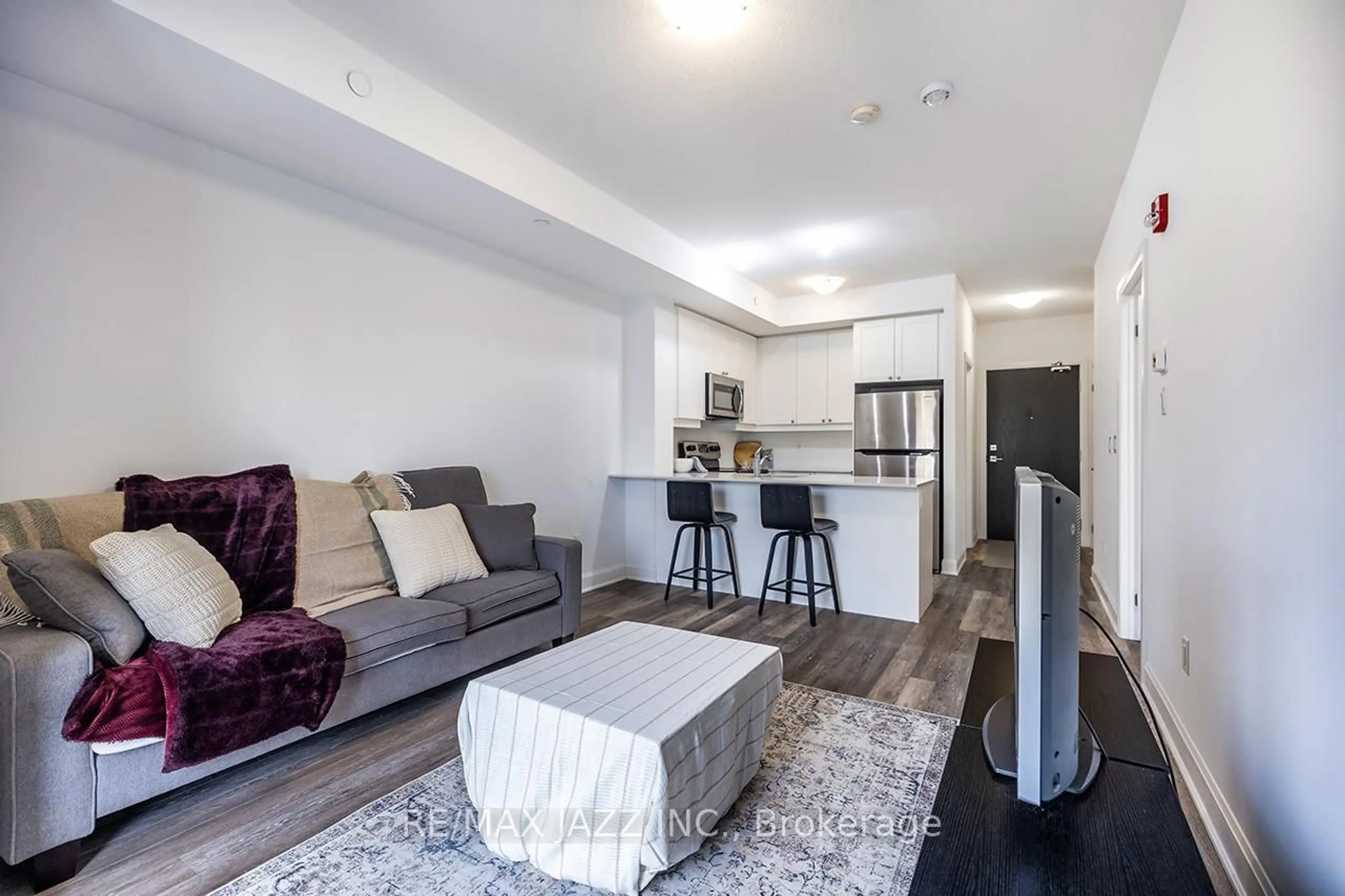 Open concept kitchen, unknown for 50 Lakebreeze Dr #126, Clarington Ontario L1B 0V9