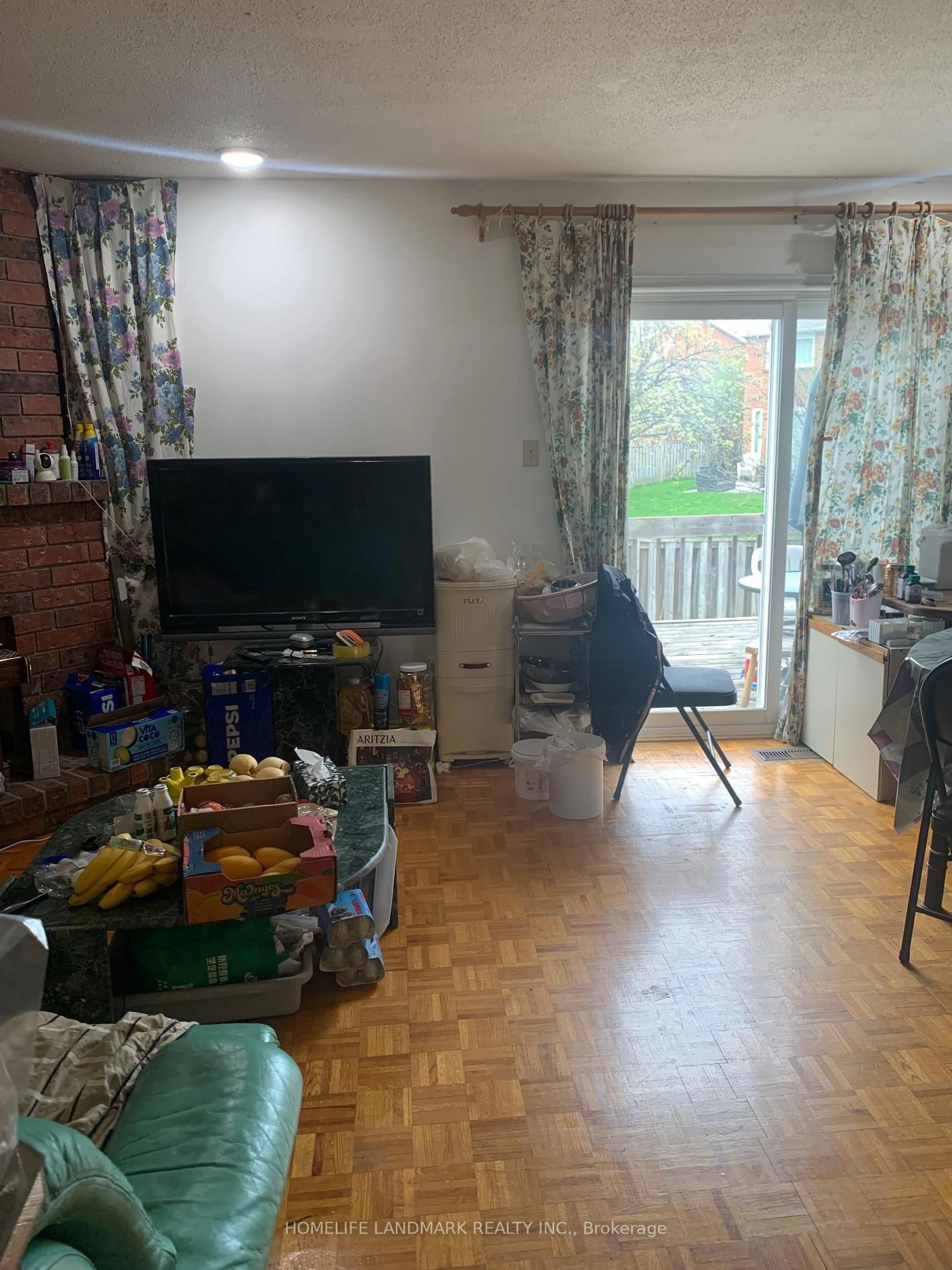 A pic of a room for 19 Frank River Dr, Toronto Ontario M1W 3R9