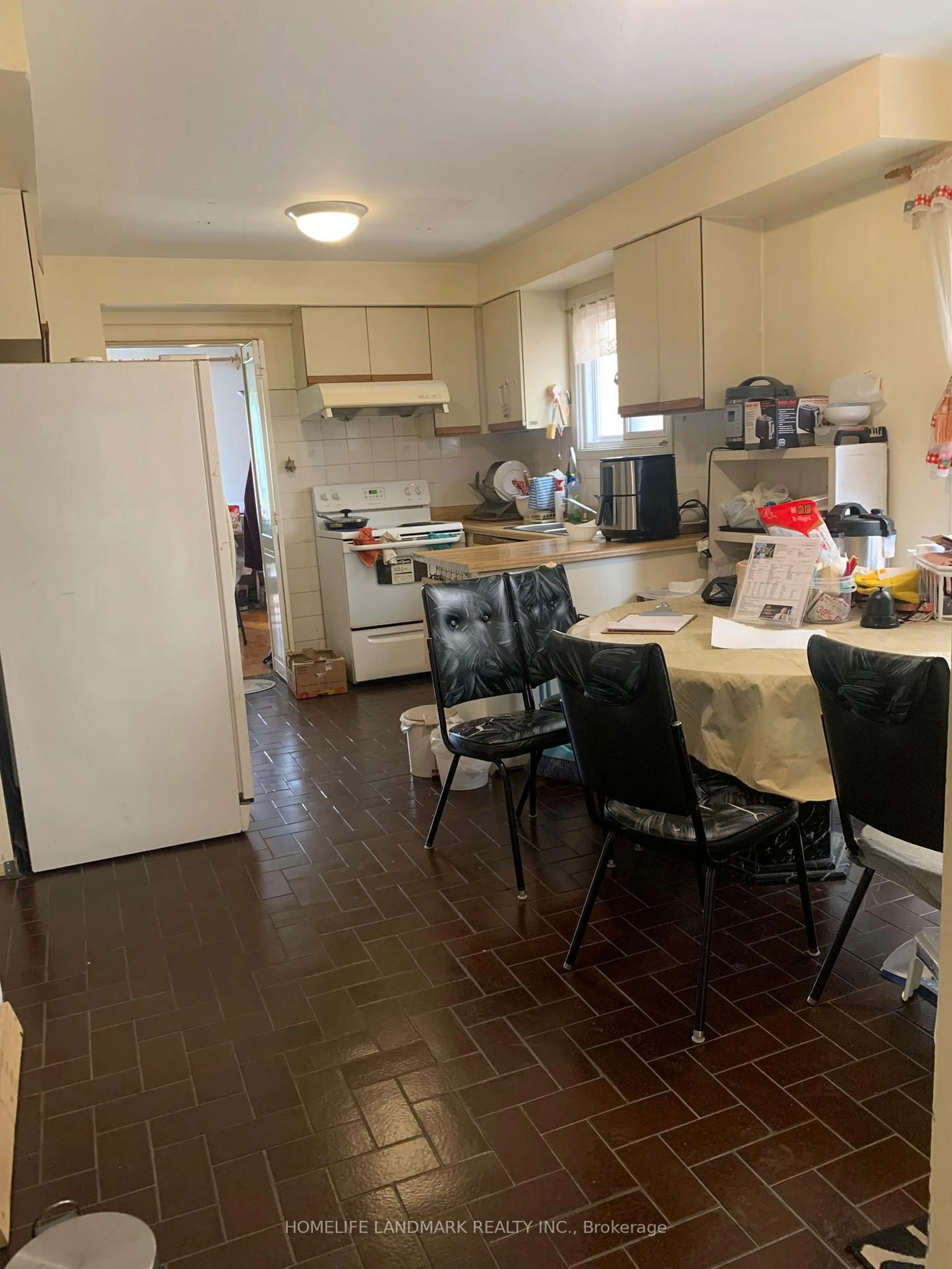 A pic of a room for 19 Frank River Dr, Toronto Ontario M1W 3R9