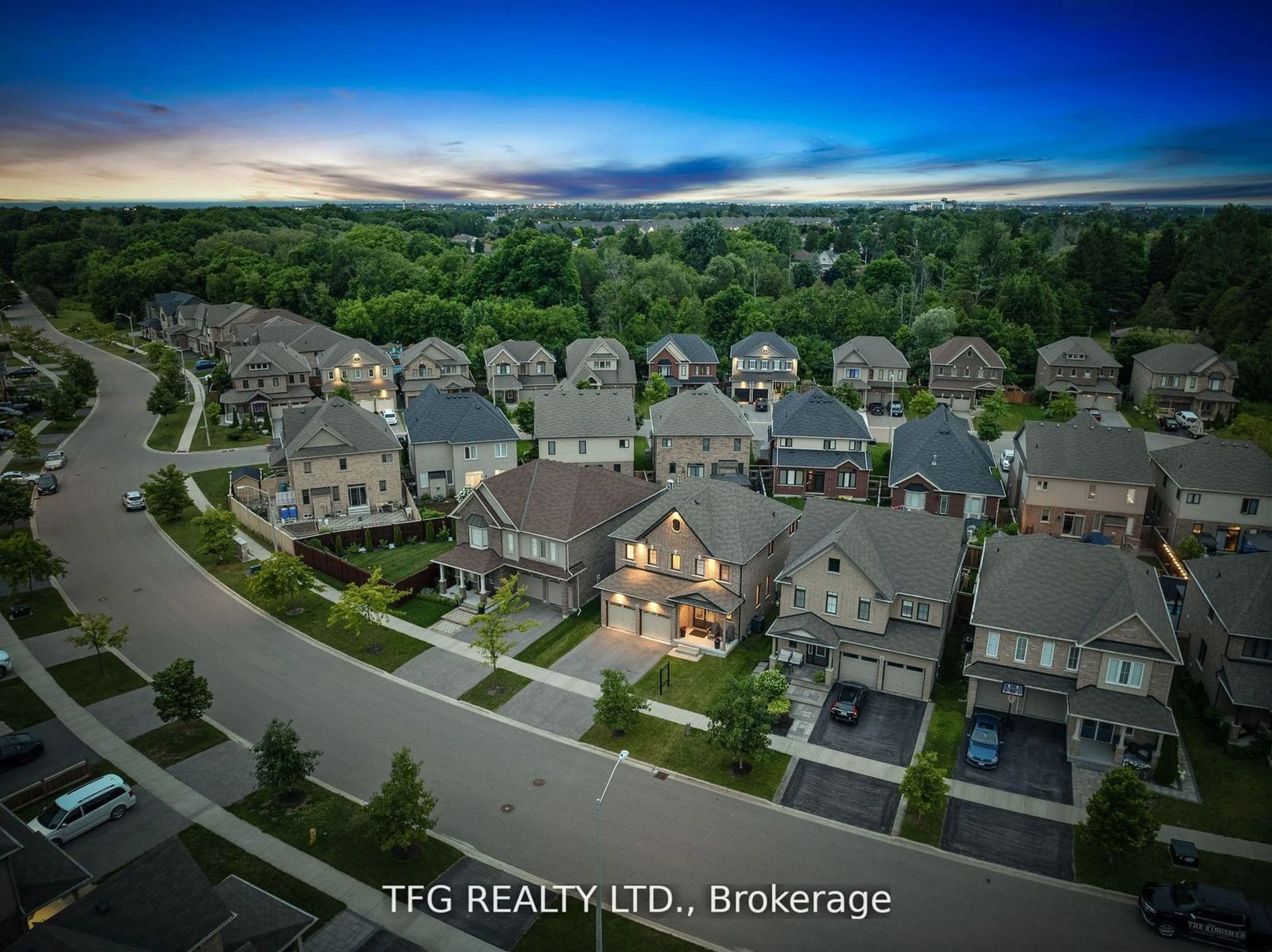 A pic from outside/outdoor area/front of a property/back of a property/a pic from drone, city buildings view from balcony for 184 Varcoe Rd, Clarington Ontario L1E 0J1