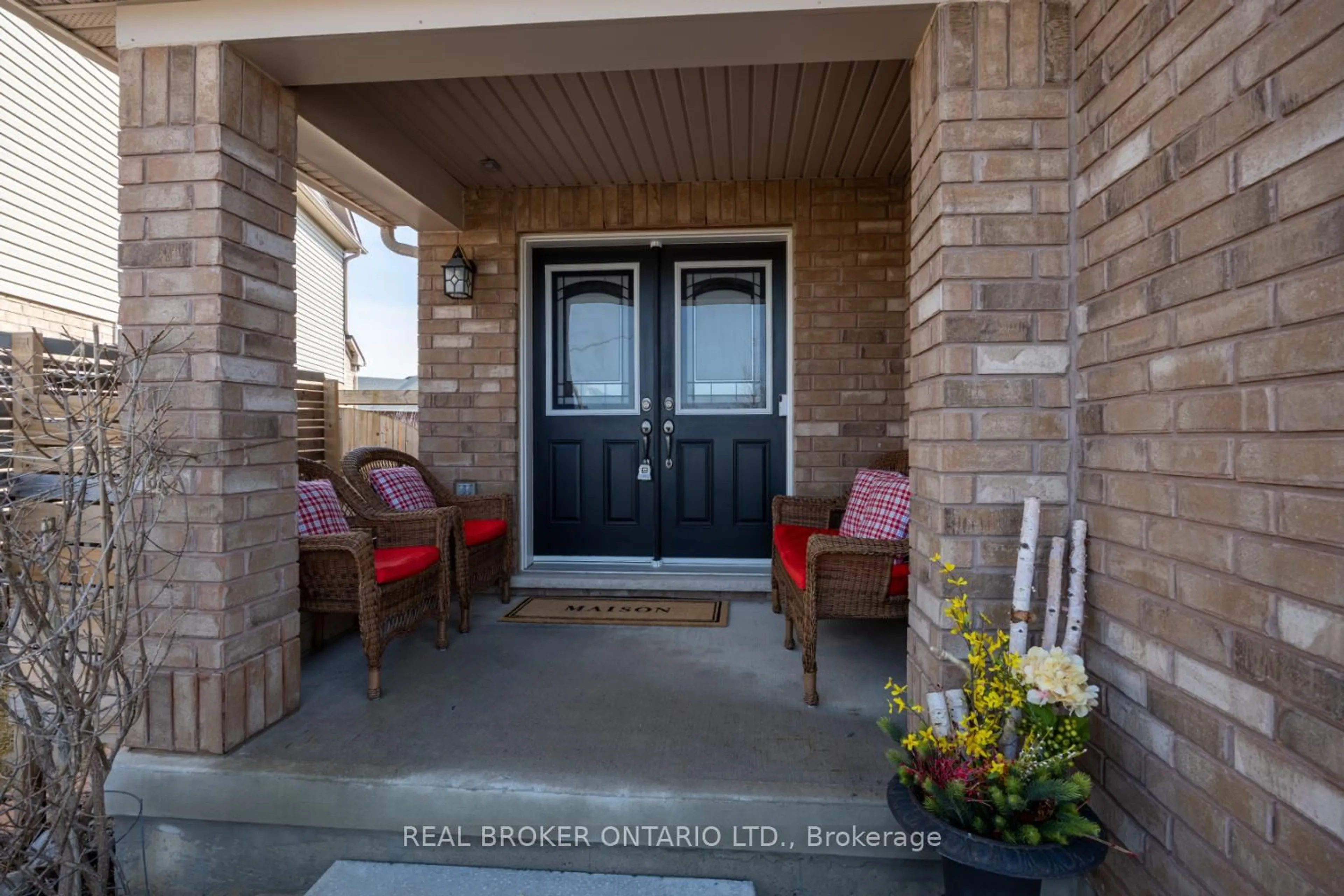 Indoor entryway for 51 Lobb Crt, Clarington Ontario L1C 0K4