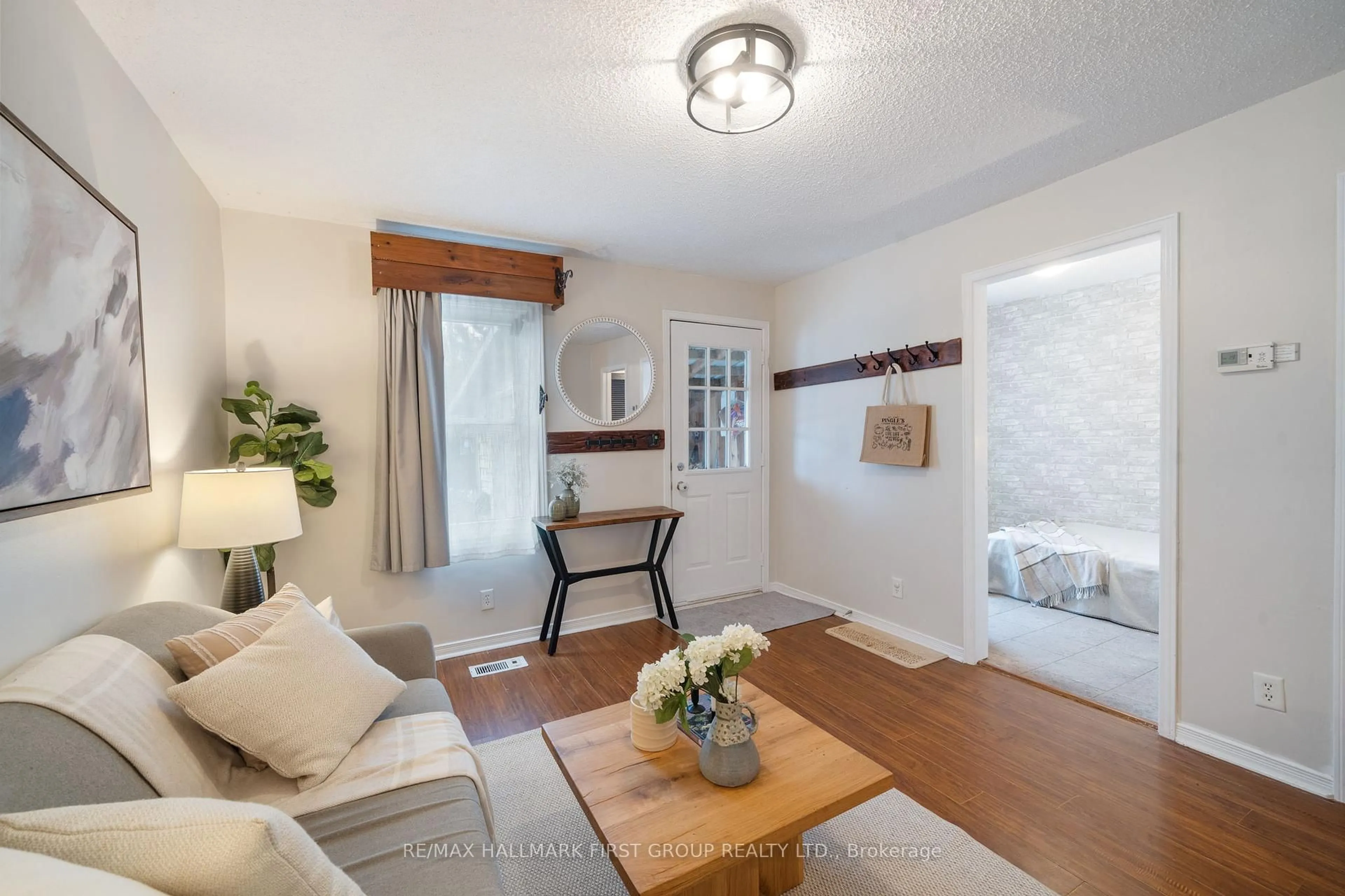 Living room with furniture, wood/laminate floor for 283 Park Rd, Oshawa Ontario L1J 4H4