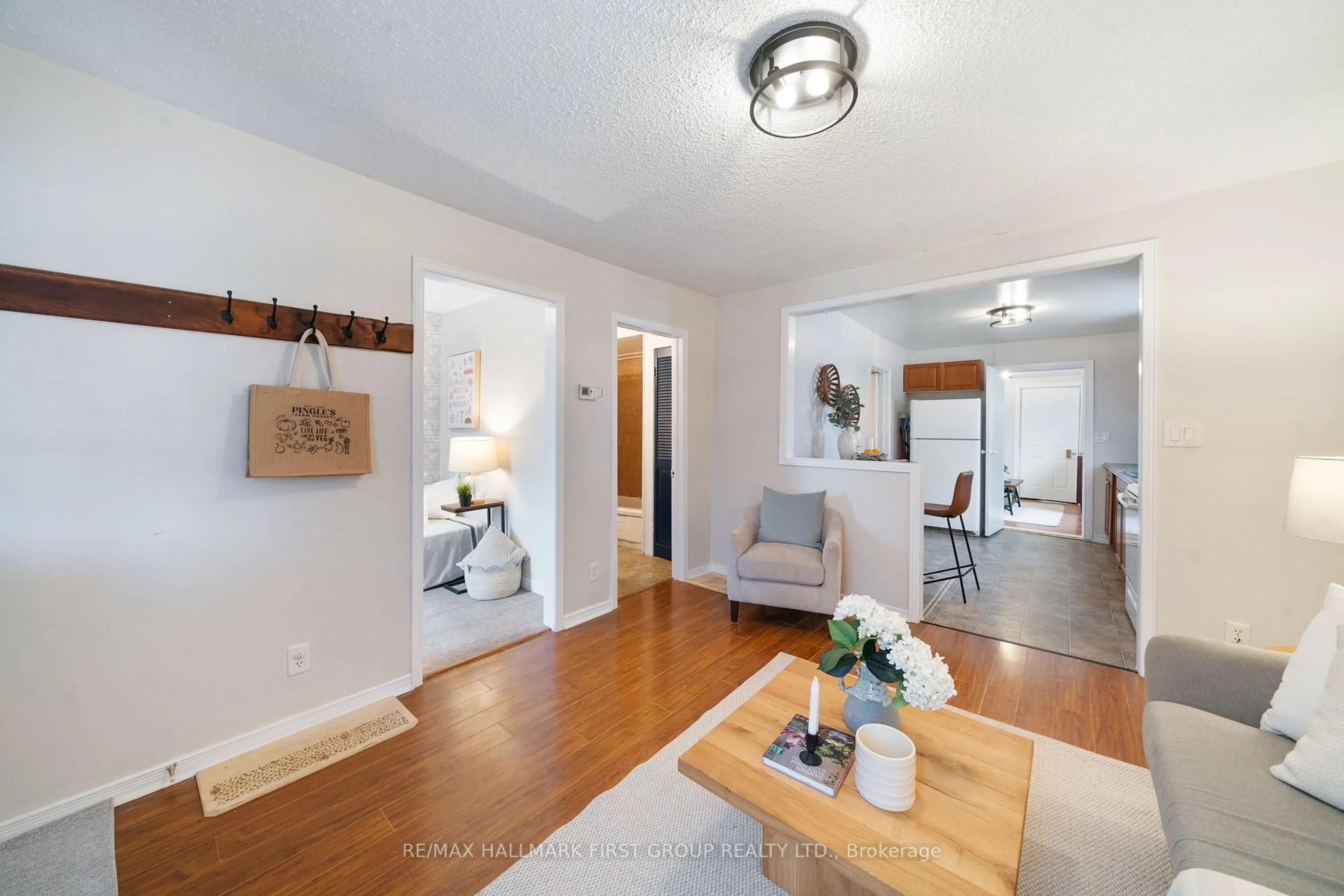 Living room with furniture, wood/laminate floor for 283 Park Rd, Oshawa Ontario L1J 4H4