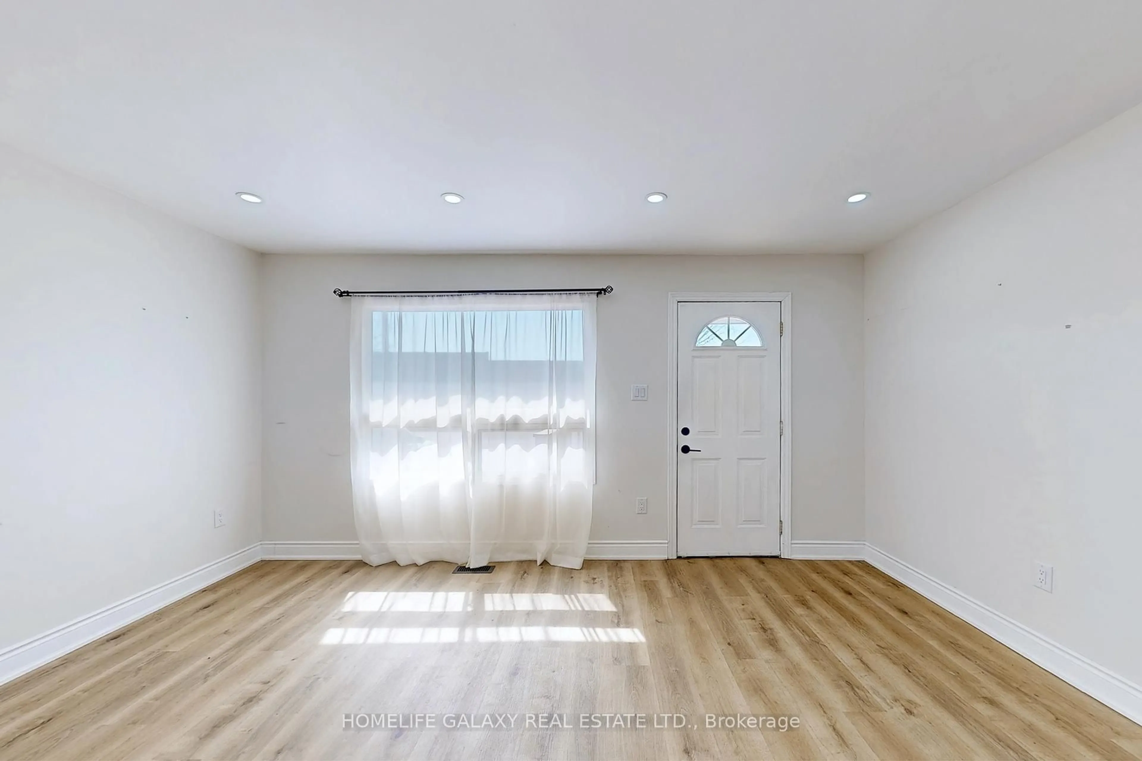 A pic of a room for 16 Queen St, Ajax Ontario L1S 1S4