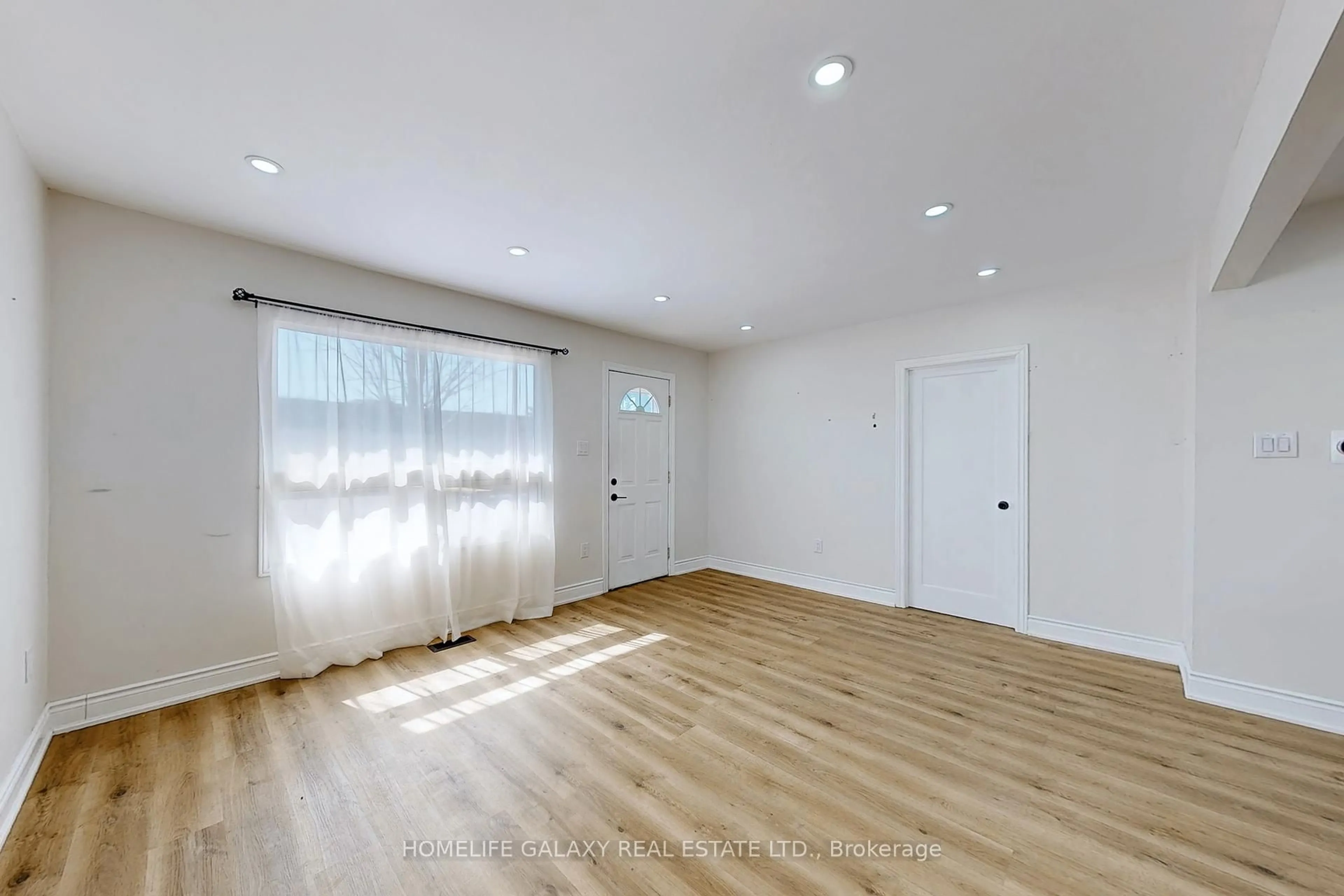 A pic of a room for 16 Queen St, Ajax Ontario L1S 1S4