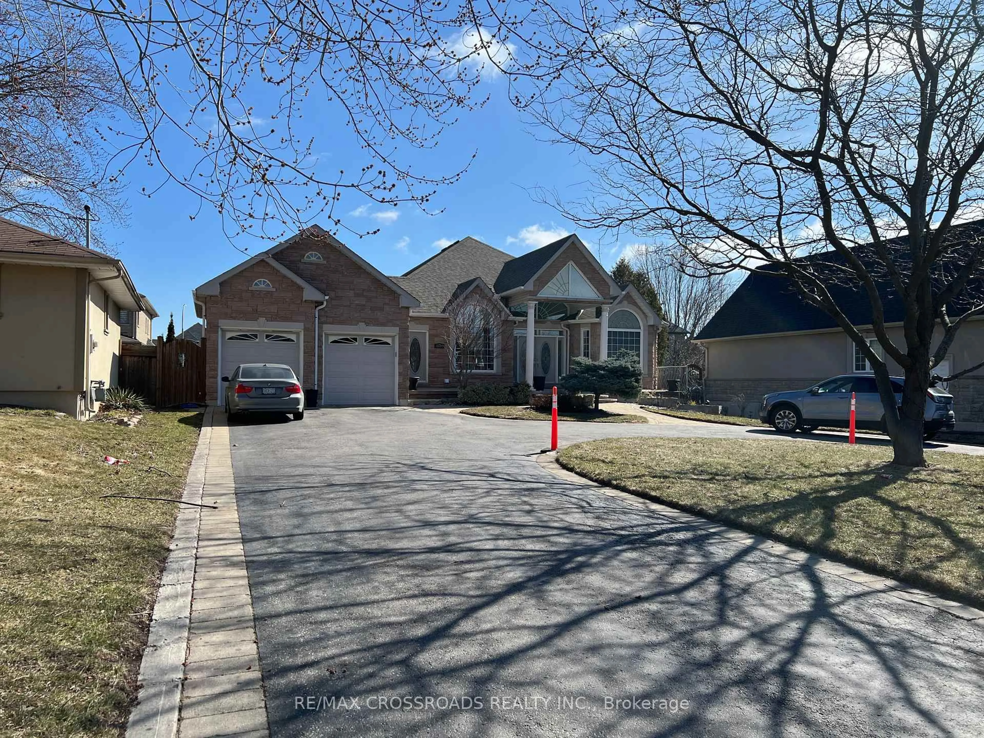 A pic from outside/outdoor area/front of a property/back of a property/a pic from drone, street for 3531 Garrard Rd, Whitby Ontario L1R 3L1