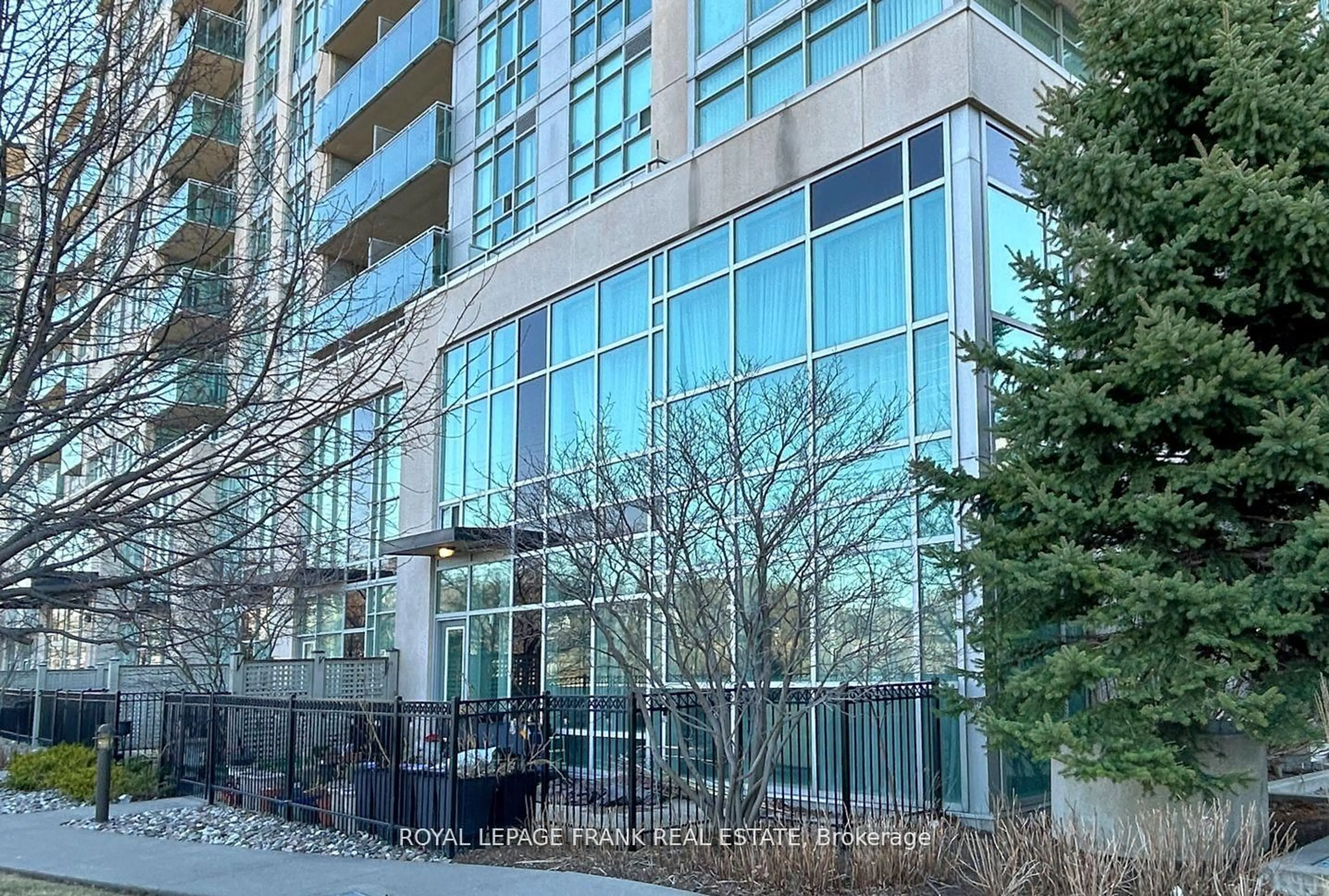 Indoor foyer for 1600 Charles St #101, Whitby Ontario L1N 0G4