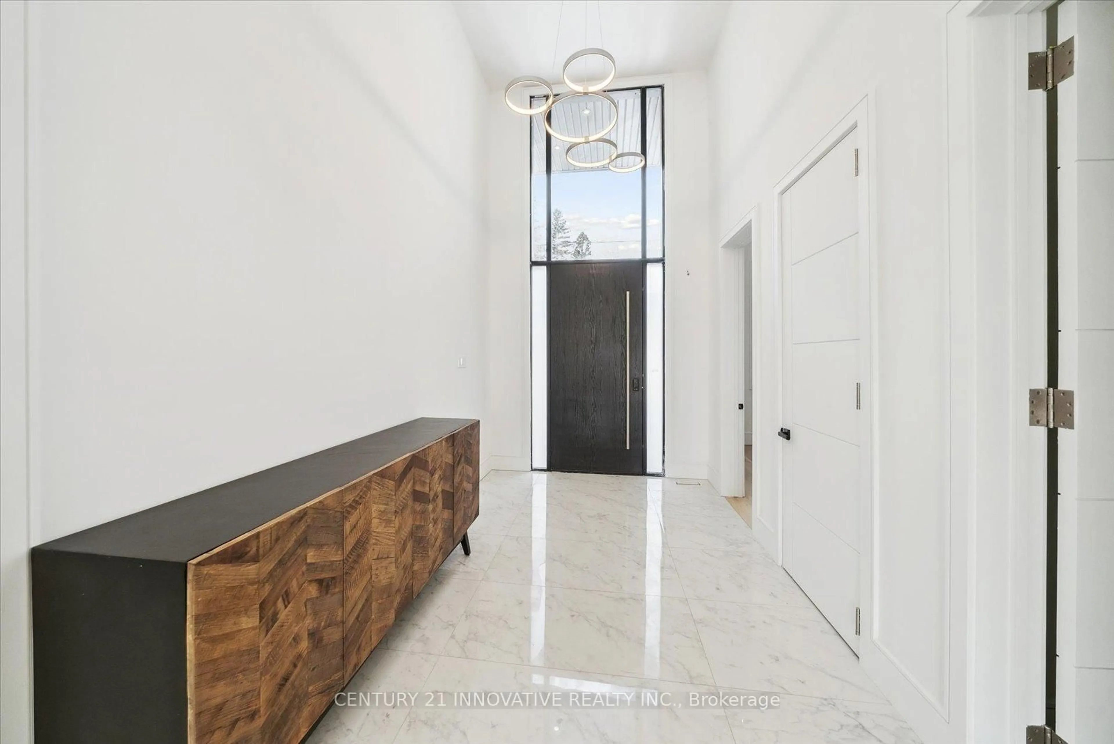 Indoor entryway for 125 Watson St, Whitby Ontario L1N 1A4