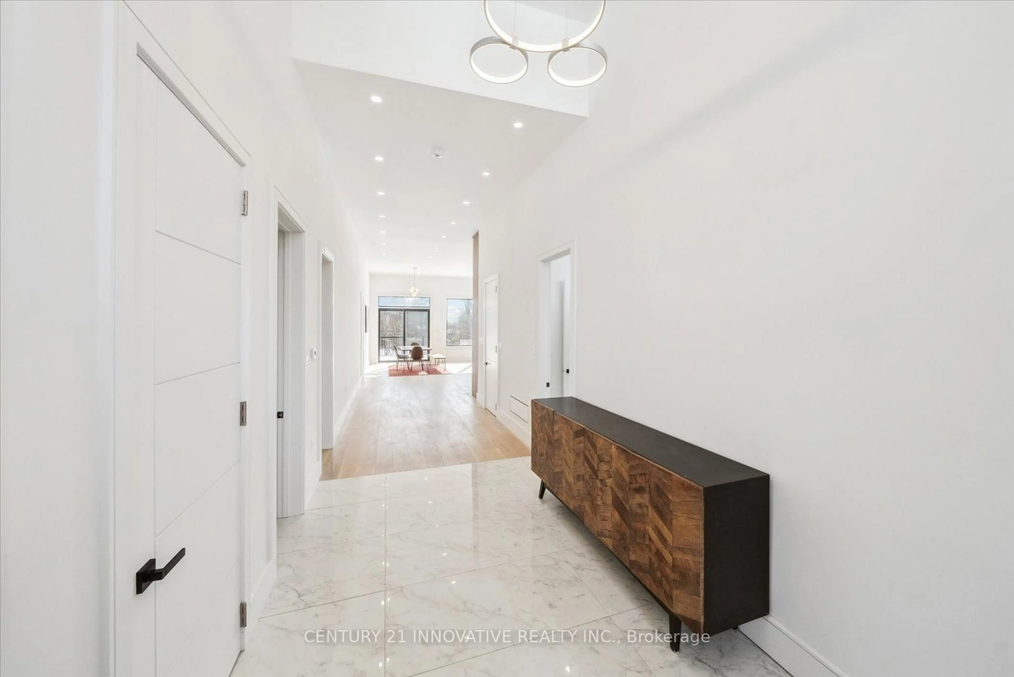 Indoor entryway for 125 Watson St, Whitby Ontario L1N 1A4