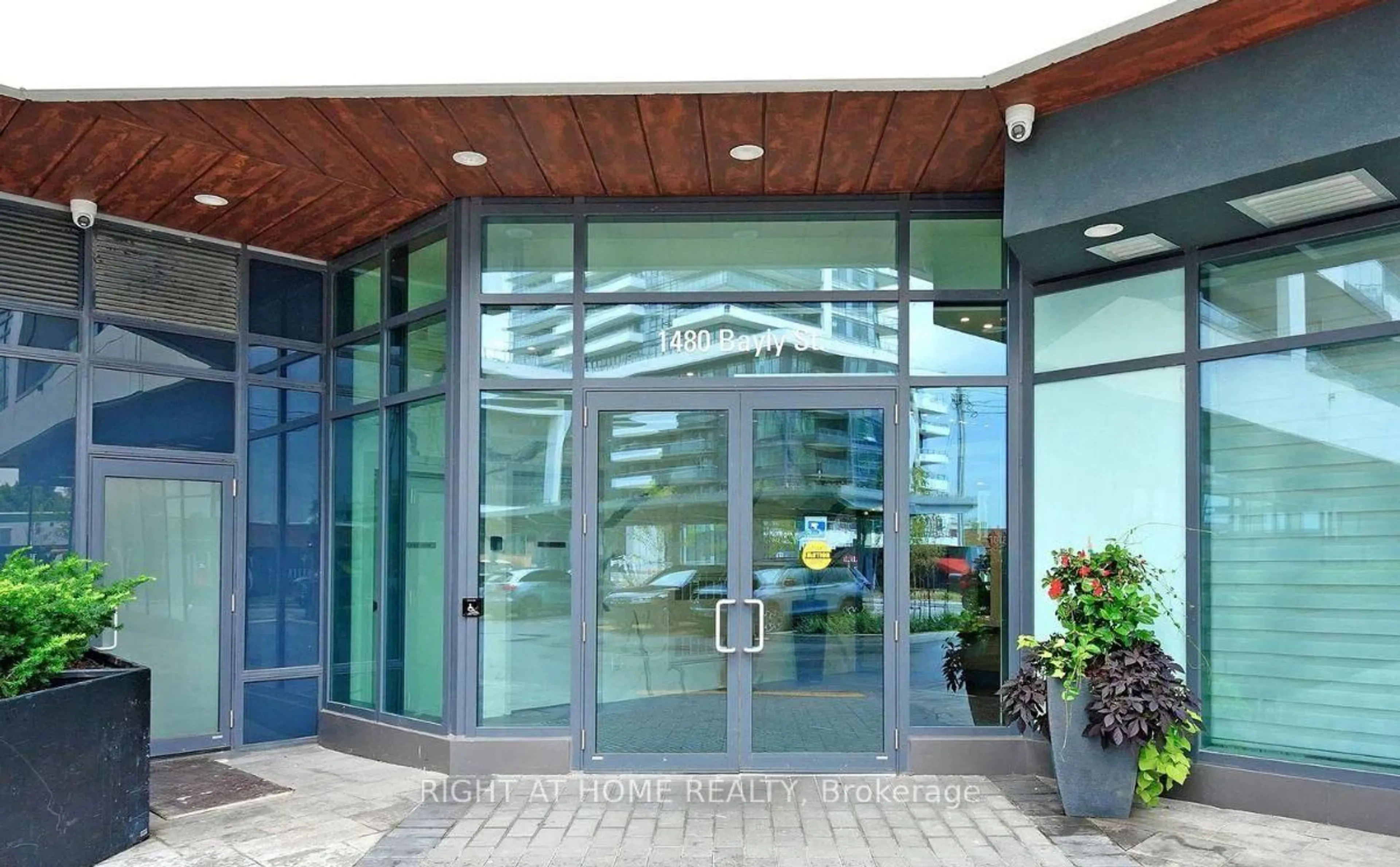 Indoor foyer for 1480 Bayly St #1007, Pickering Ontario L1W 0C2