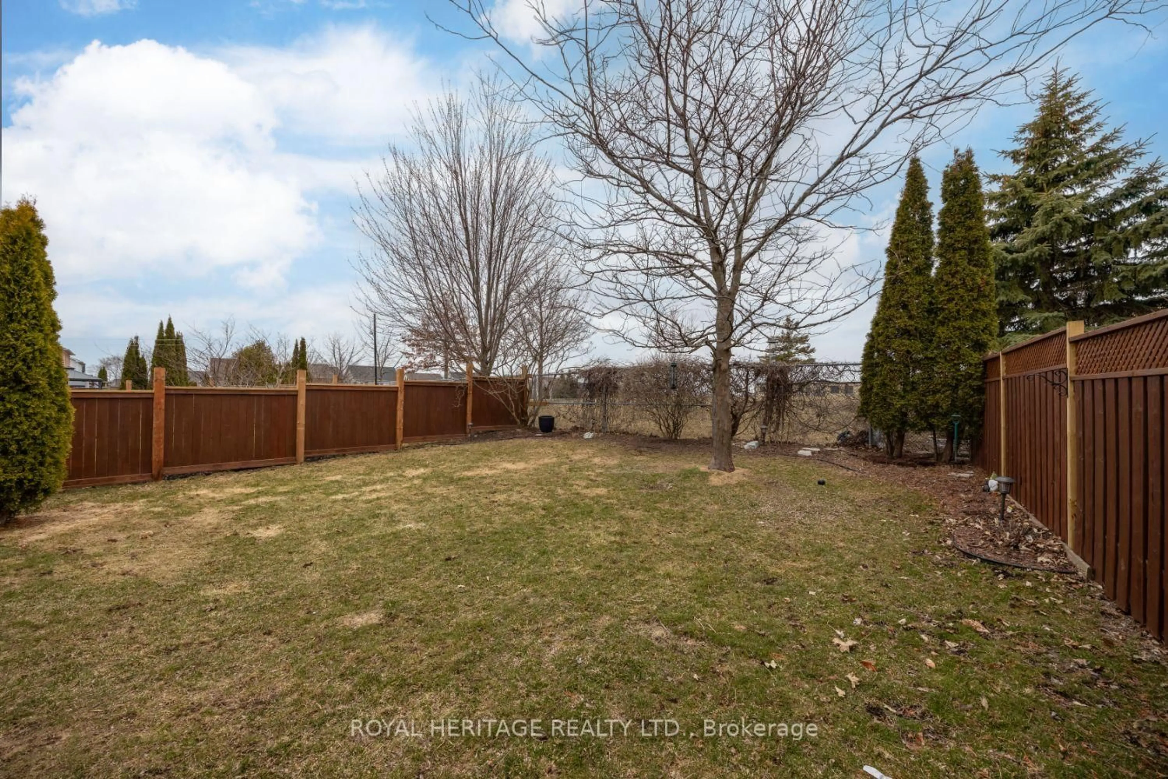 A pic from outside/outdoor area/front of a property/back of a property/a pic from drone, unknown for 1588 Arborwood Dr, Oshawa Ontario L1K 2R4