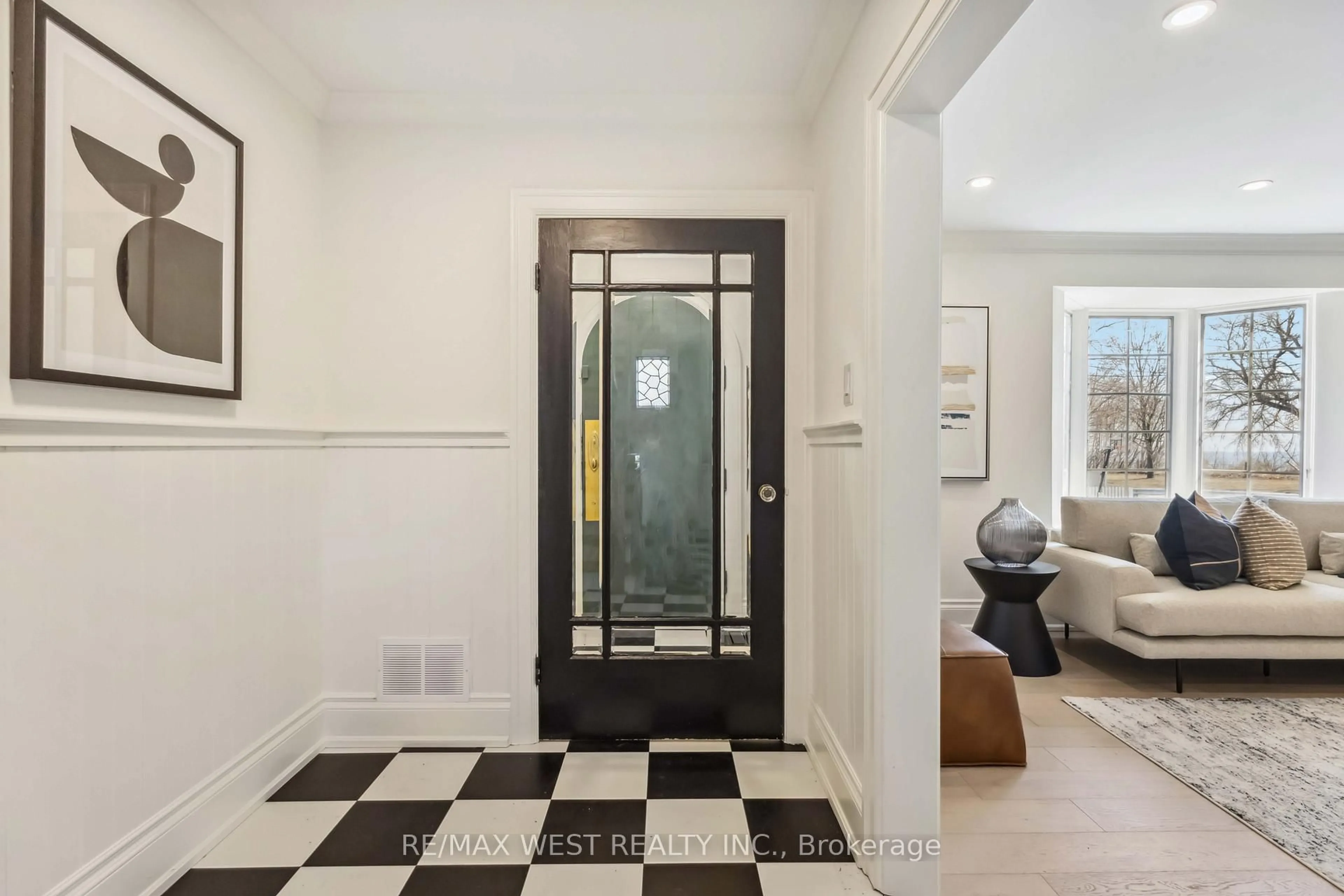 Indoor foyer for 4 Harding Blvd, Toronto Ontario M1N 3C9