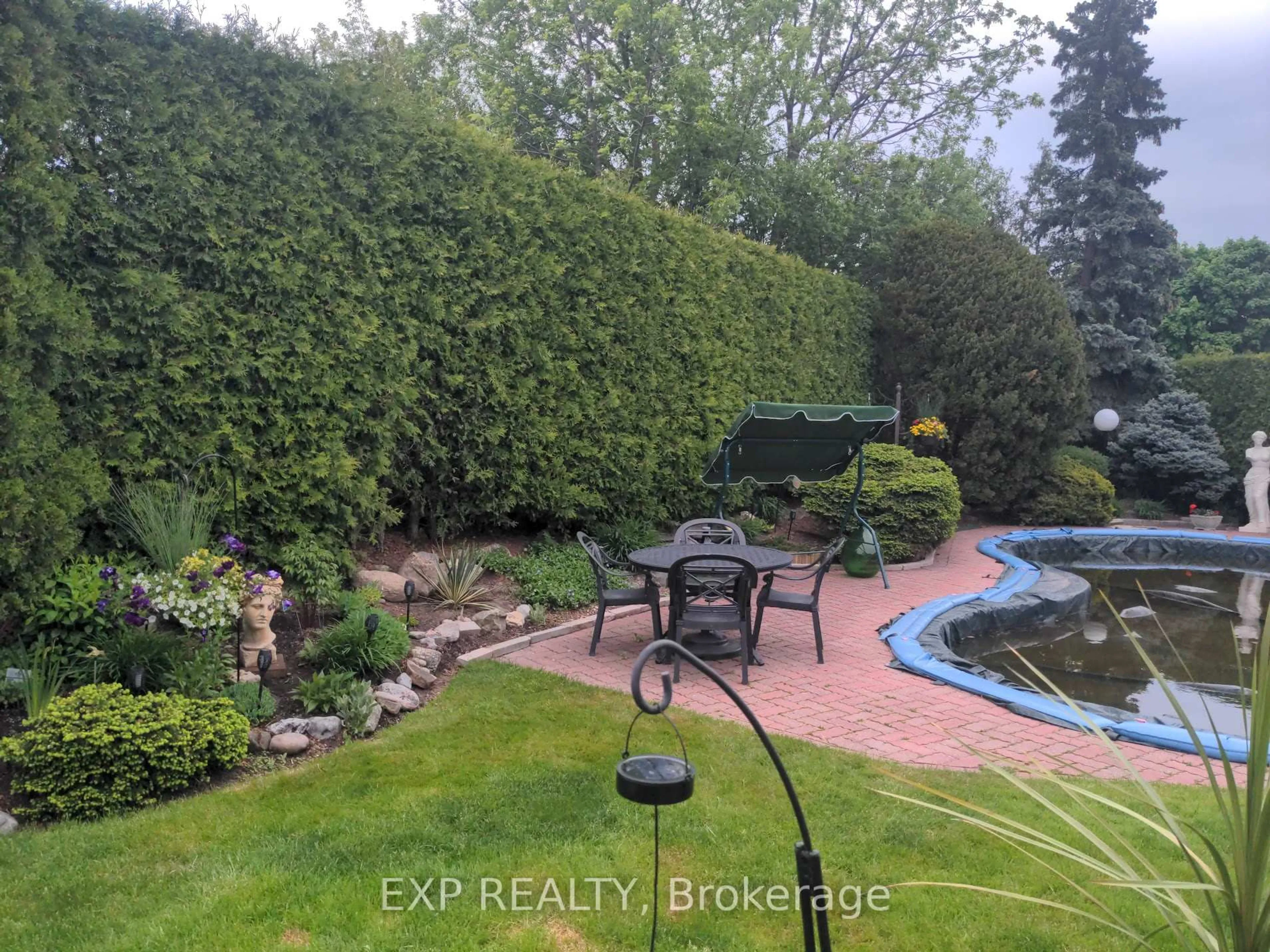 A pic from outside/outdoor area/front of a property/back of a property/a pic from drone, water/lake/river/ocean view for 353 Siena Crt, Oshawa Ontario L1J 6V5