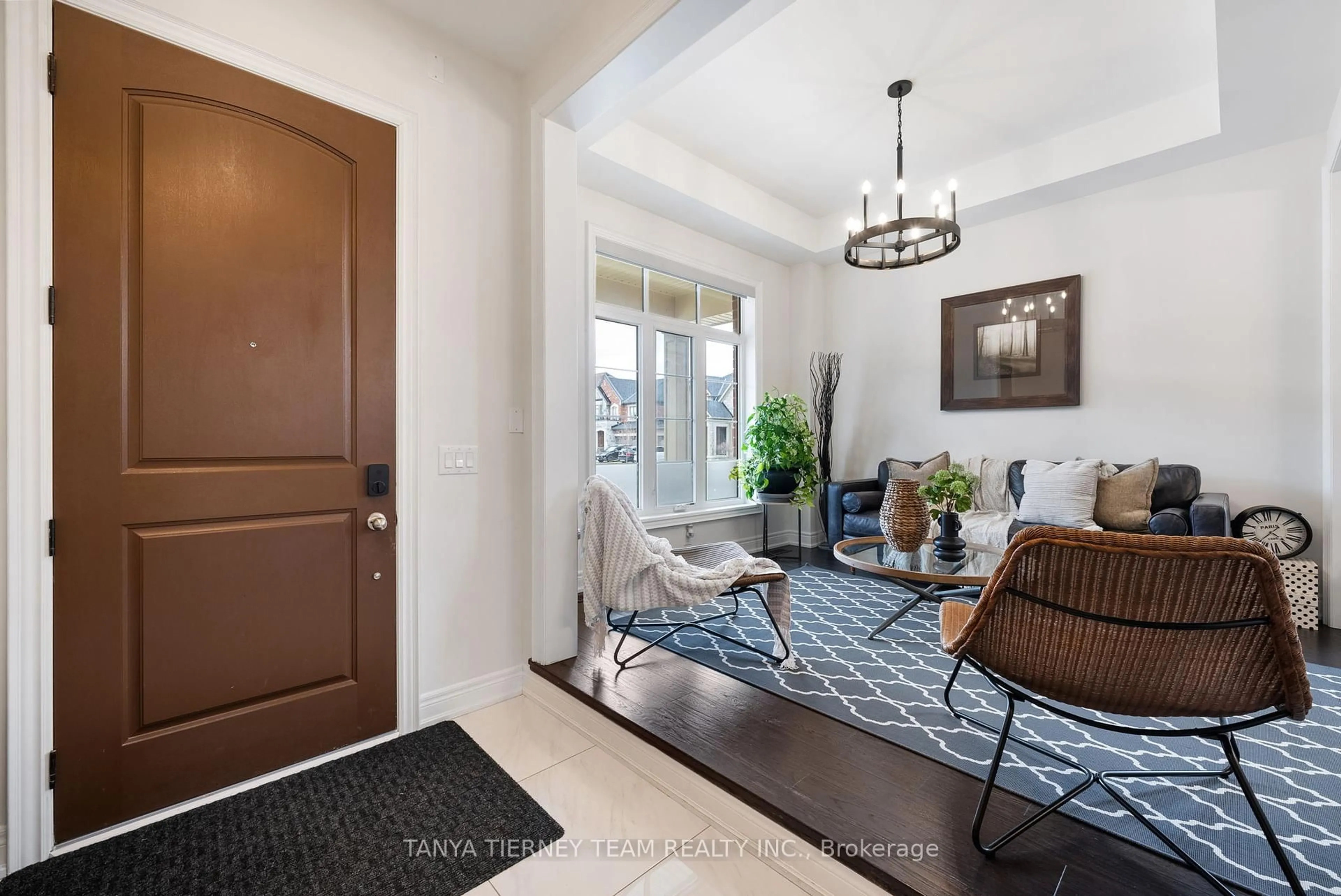 Indoor entryway for 52 Blenheim Circ, Whitby Ontario L1P 0E2