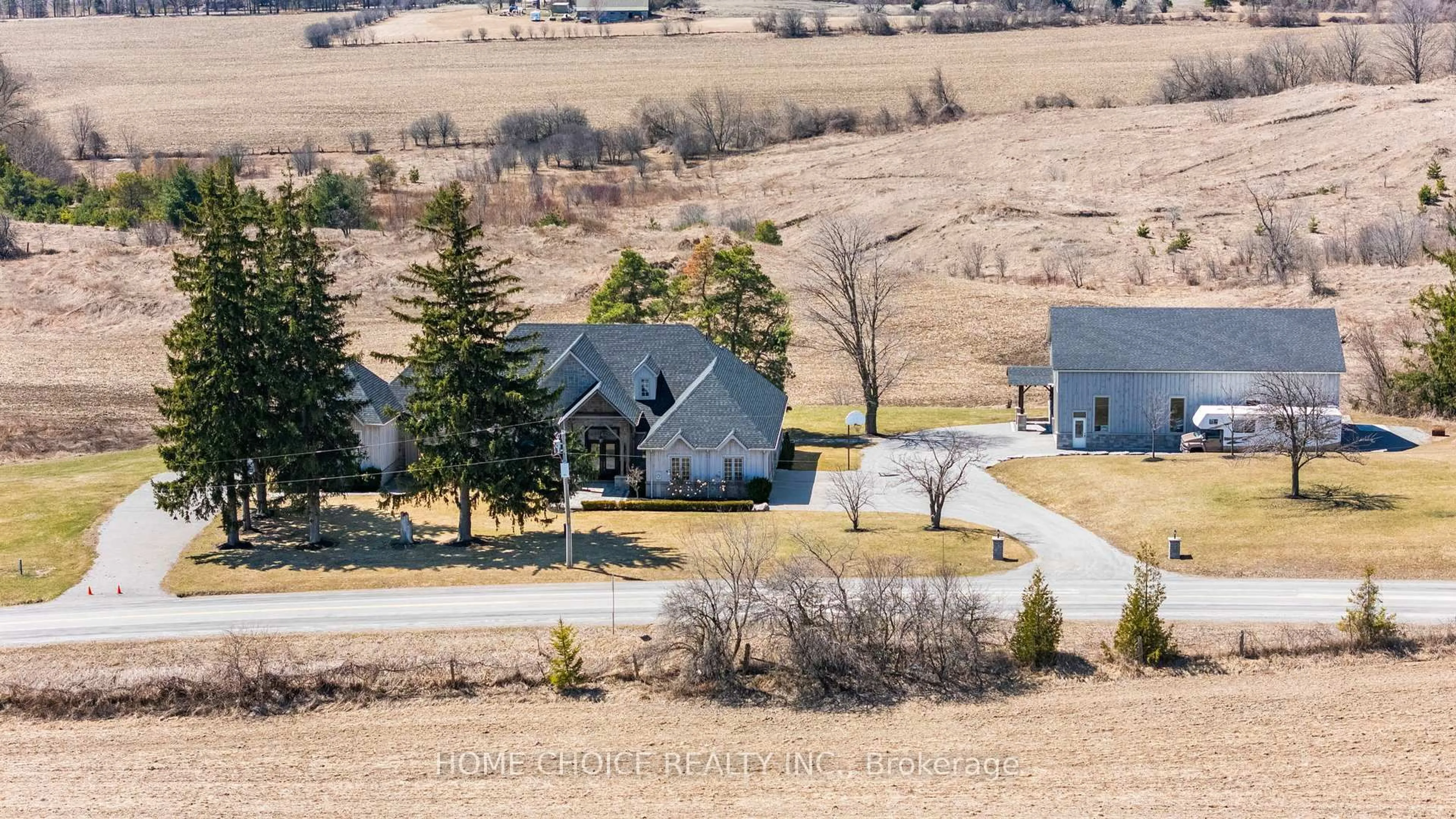 A pic from outside/outdoor area/front of a property/back of a property/a pic from drone, unknown for 5038 Thornton Rd, Oshawa Ontario L1H 7K4