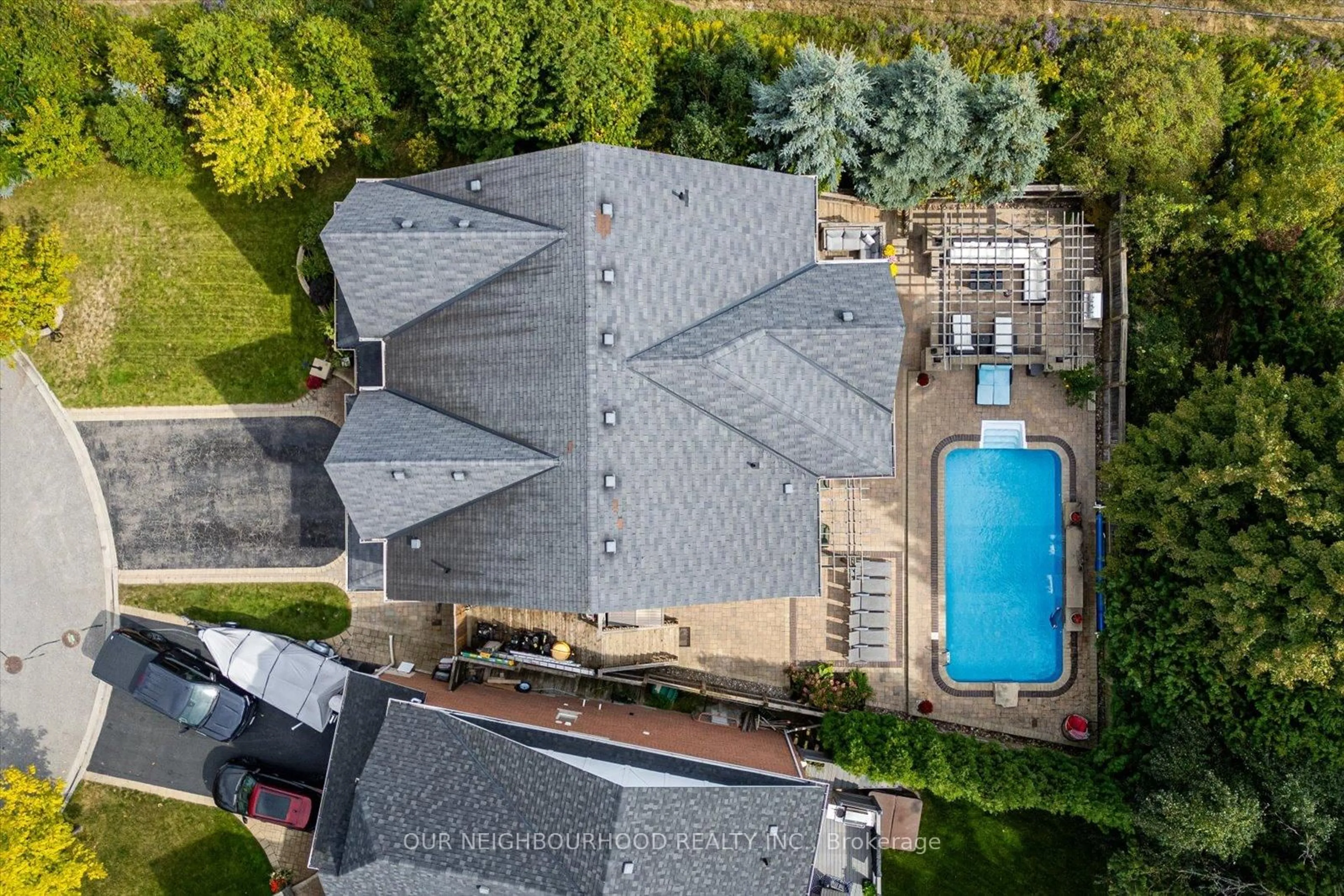 A pic from outside/outdoor area/front of a property/back of a property/a pic from drone, unknown for 794 Hanmore Crt, Oshawa Ontario L1K 0C5