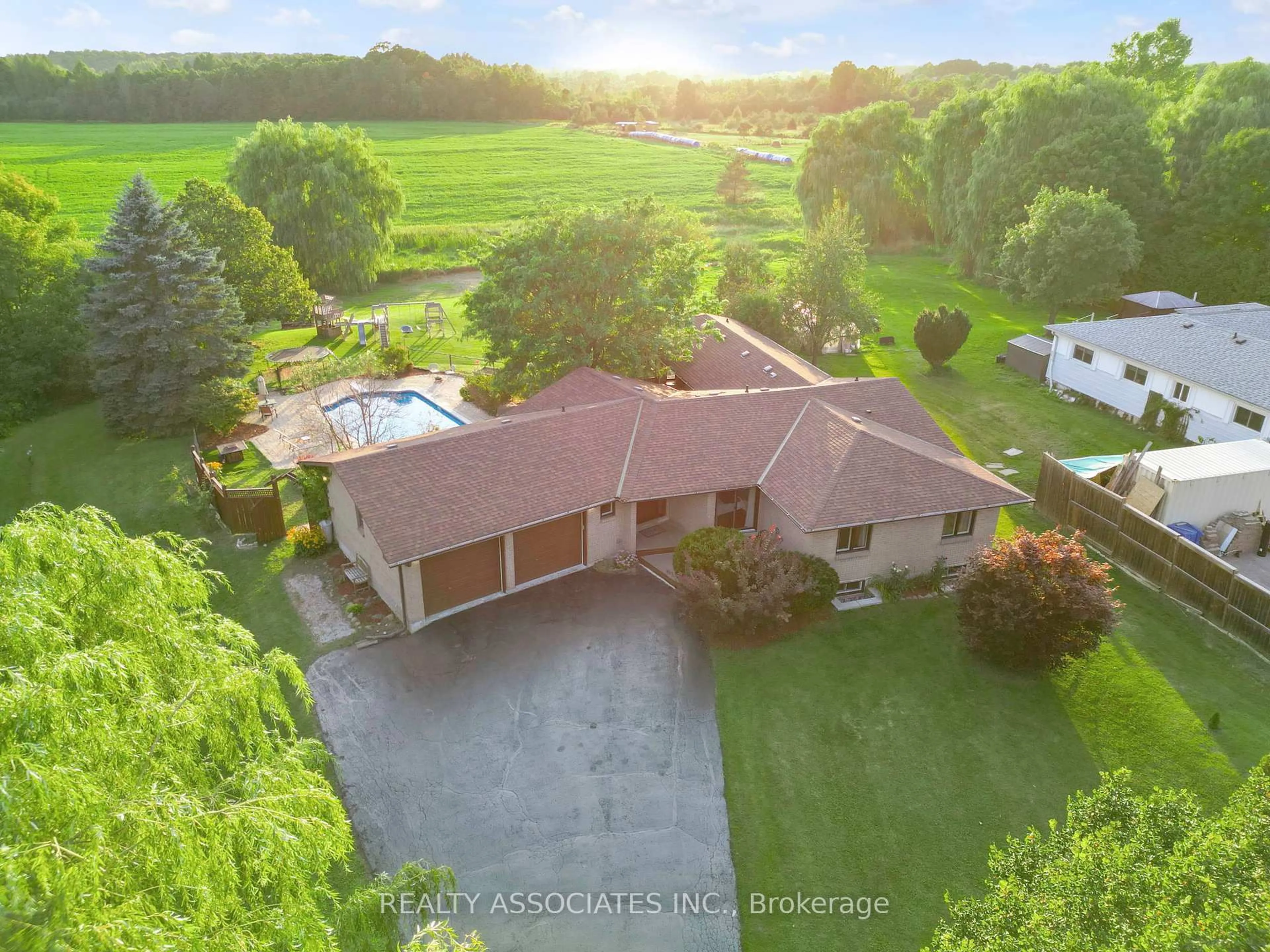A pic from outside/outdoor area/front of a property/back of a property/a pic from drone, unknown for 4830 Old Brock Rd, Pickering Ontario L1Y 1A6