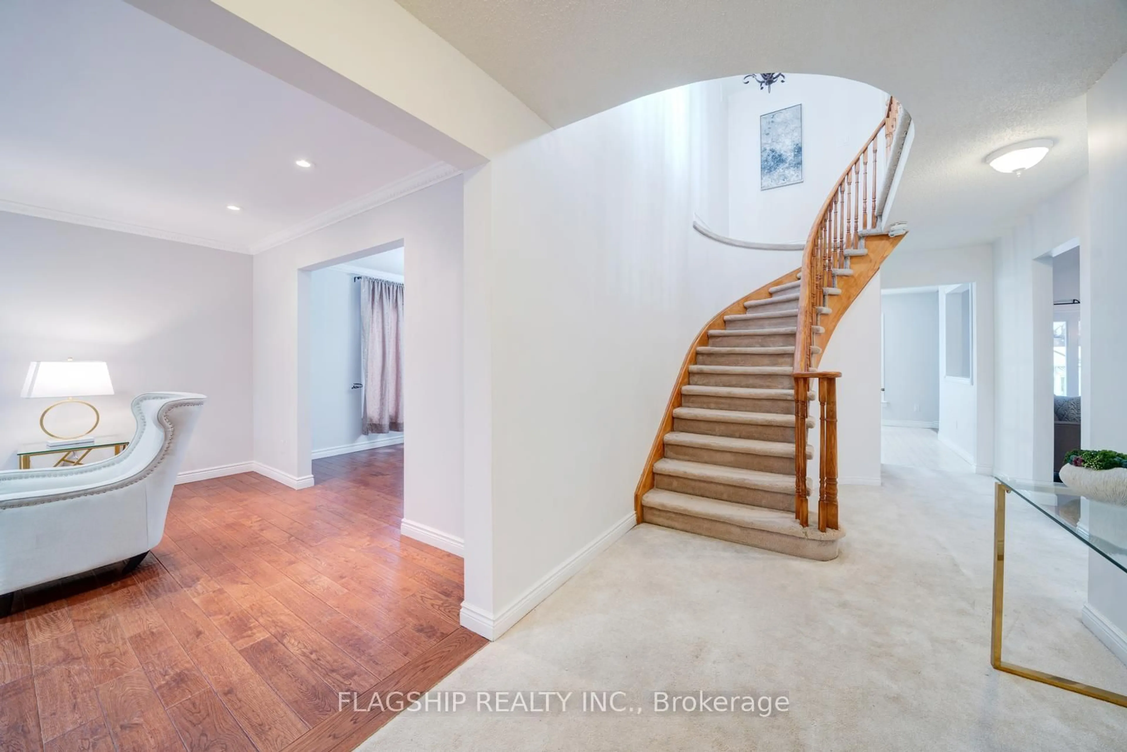 Indoor foyer for 98 Devondale St, Clarington Ontario L1E 2A1