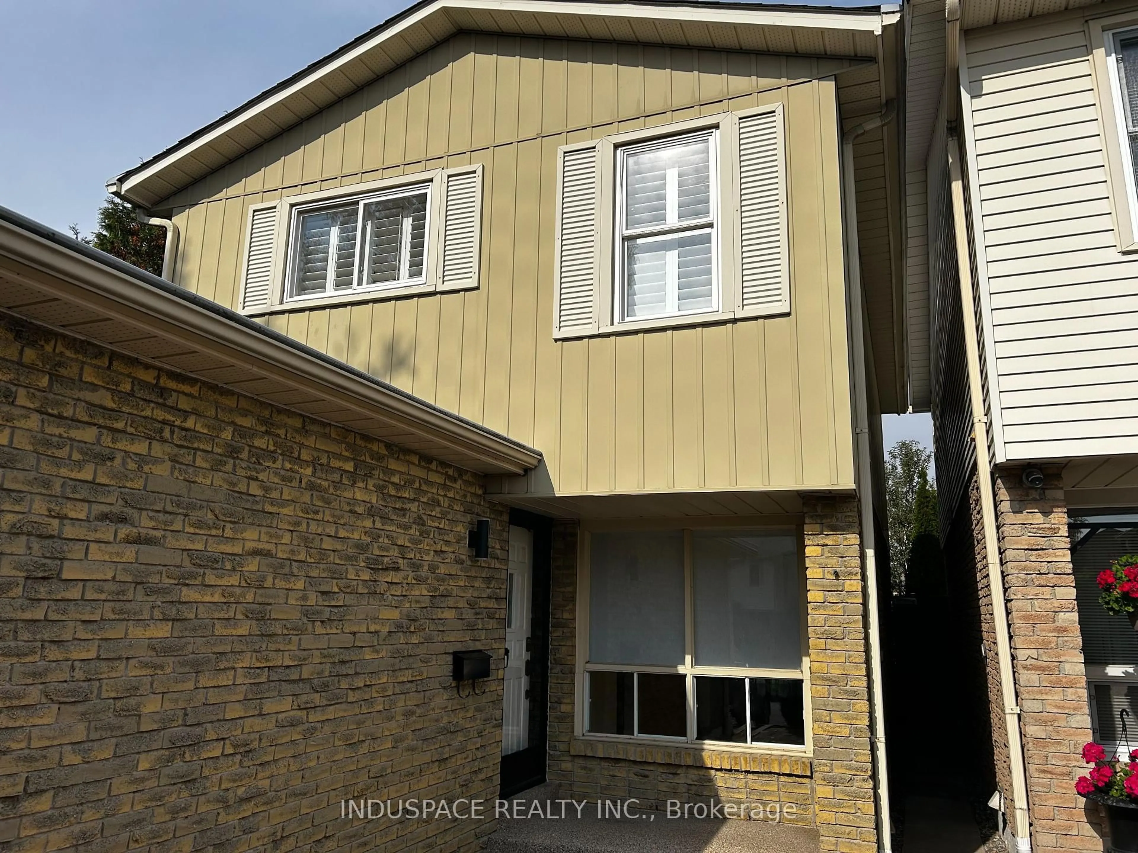 Home with vinyl exterior material, street for 45 Granada Cres, Toronto Ontario M1B 2H6